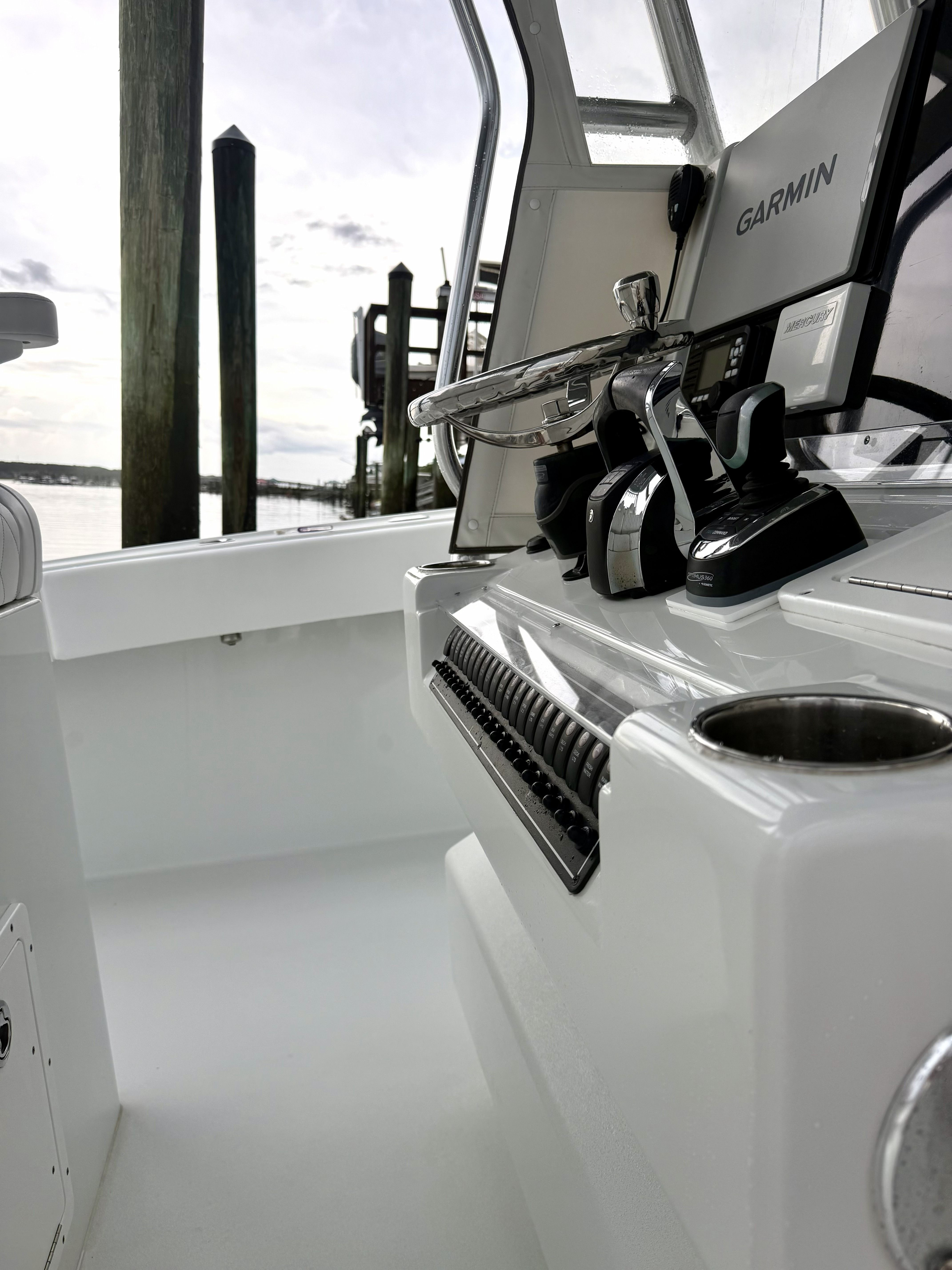 The image shows the cockpit of a 2018 Freeman 34VH boat with Garmin equipment.
