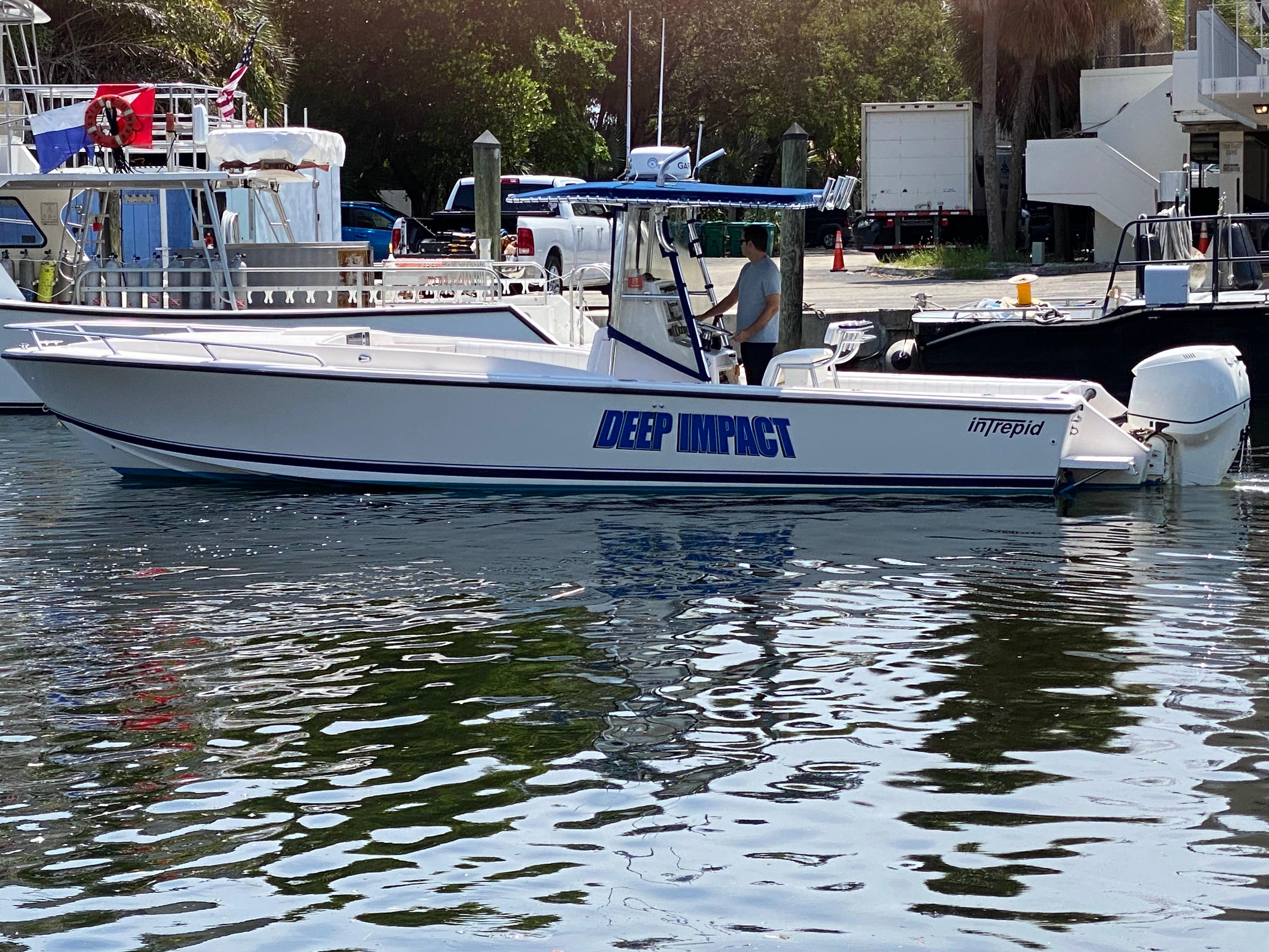 1995 Intrepid 322 Cuddy