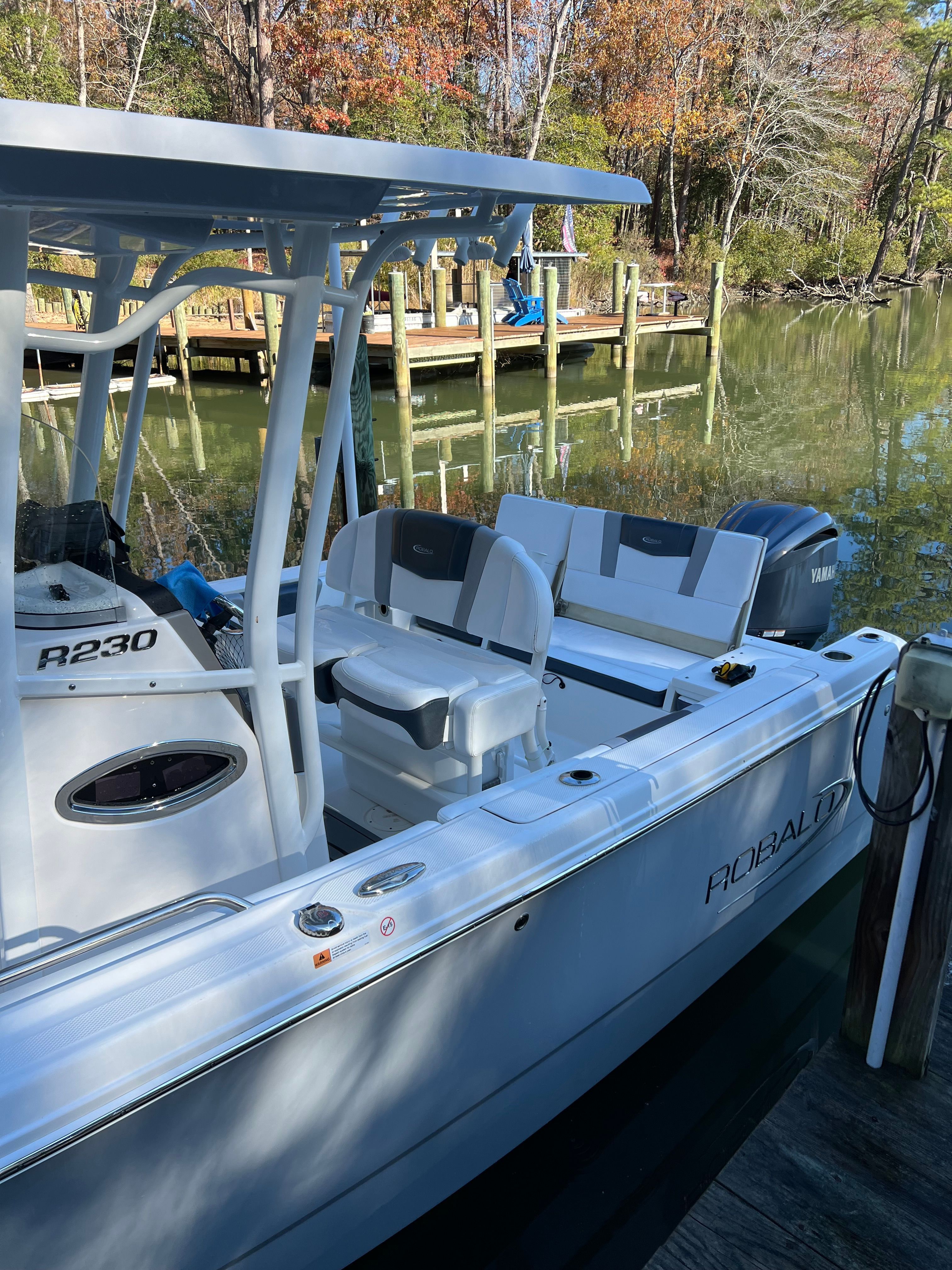 2021 Robalo R230 Center Console - 7