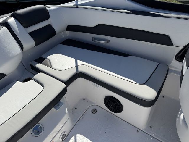 2026 Yamaha Boats SX195 - 13