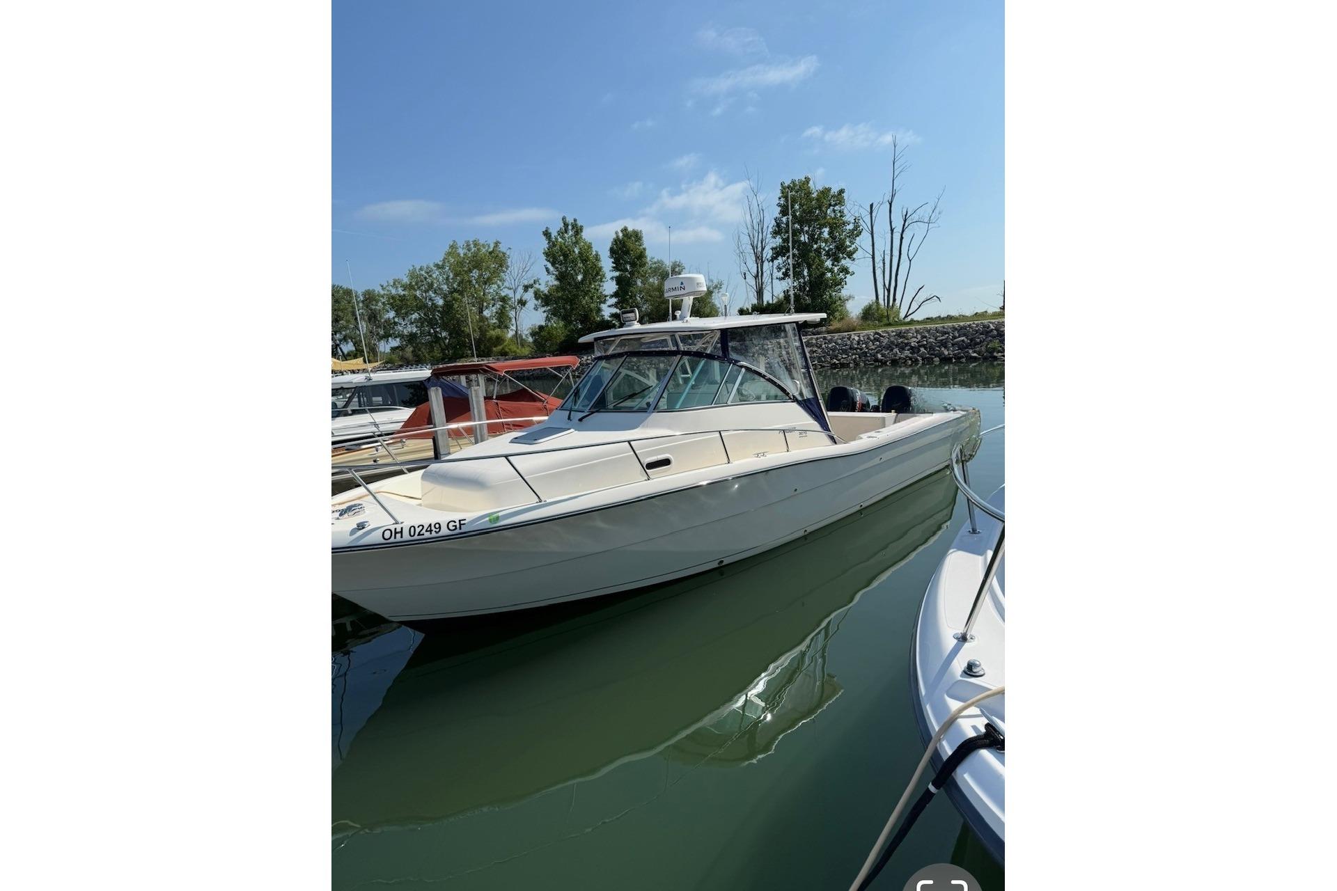 2000 Pursuit 3070 Offshore