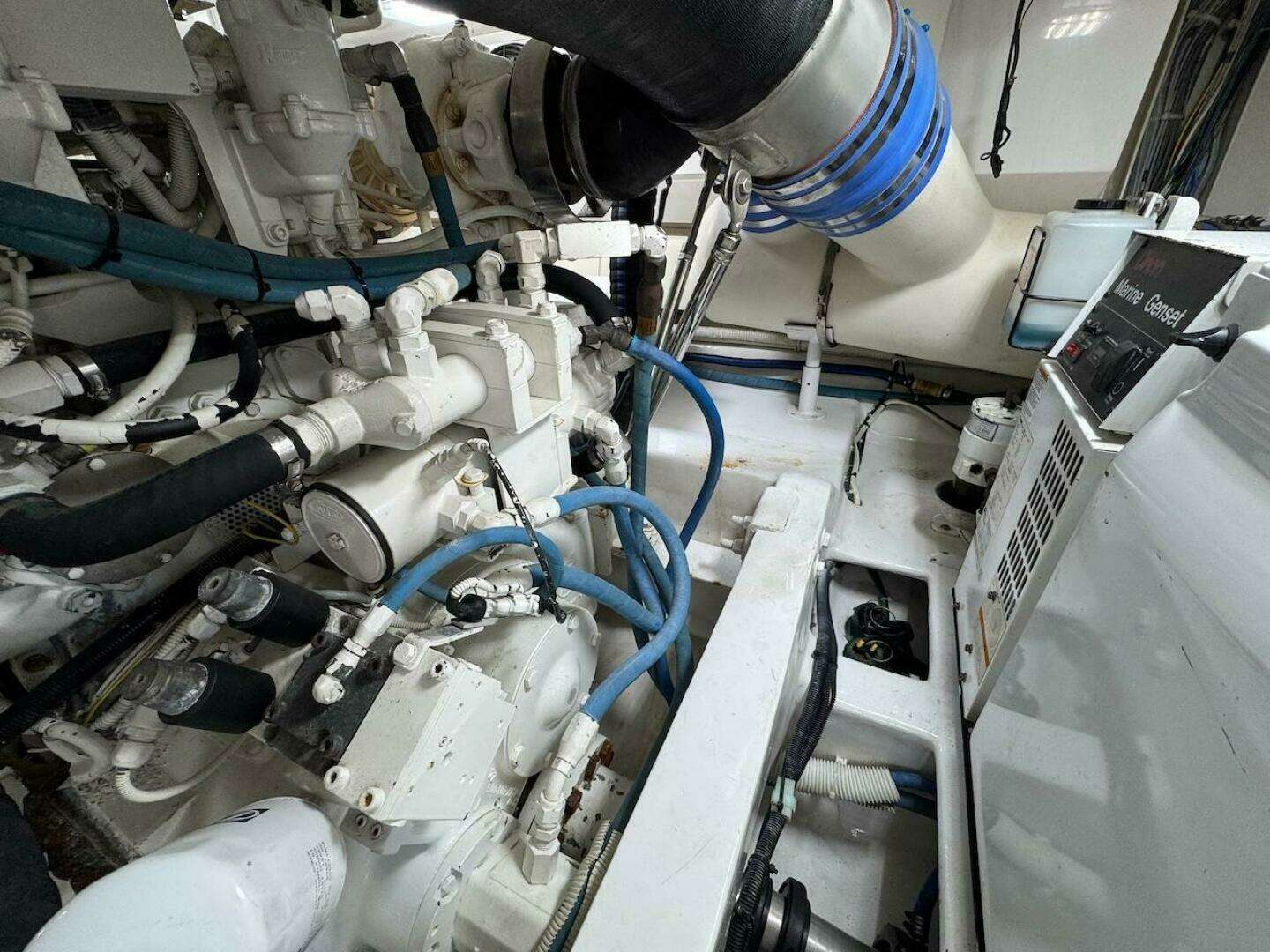 2007 Viking 52 Convertible - Image 40