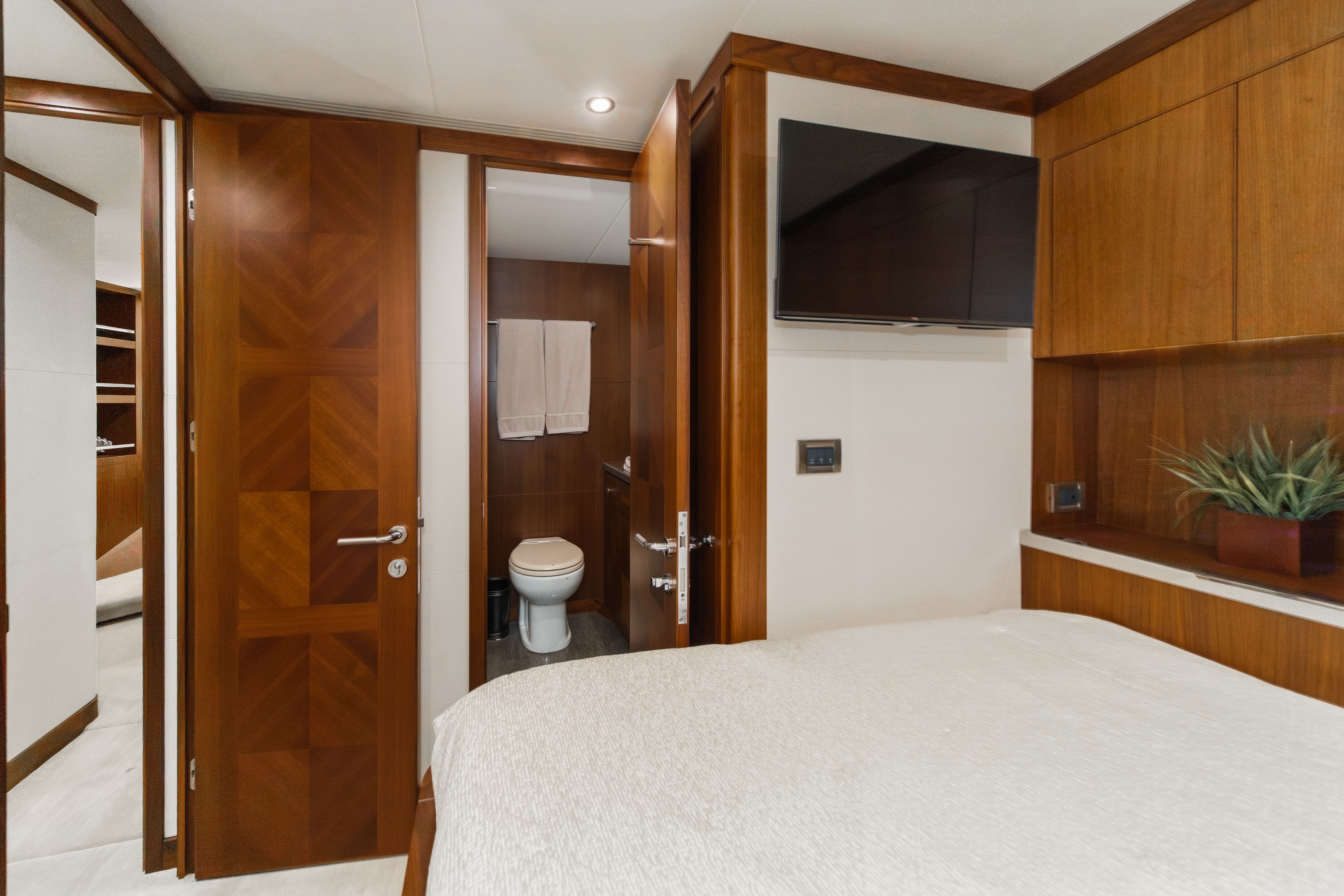 2015 Ocean Alexander 90 Skylounge Motoryacht - 100