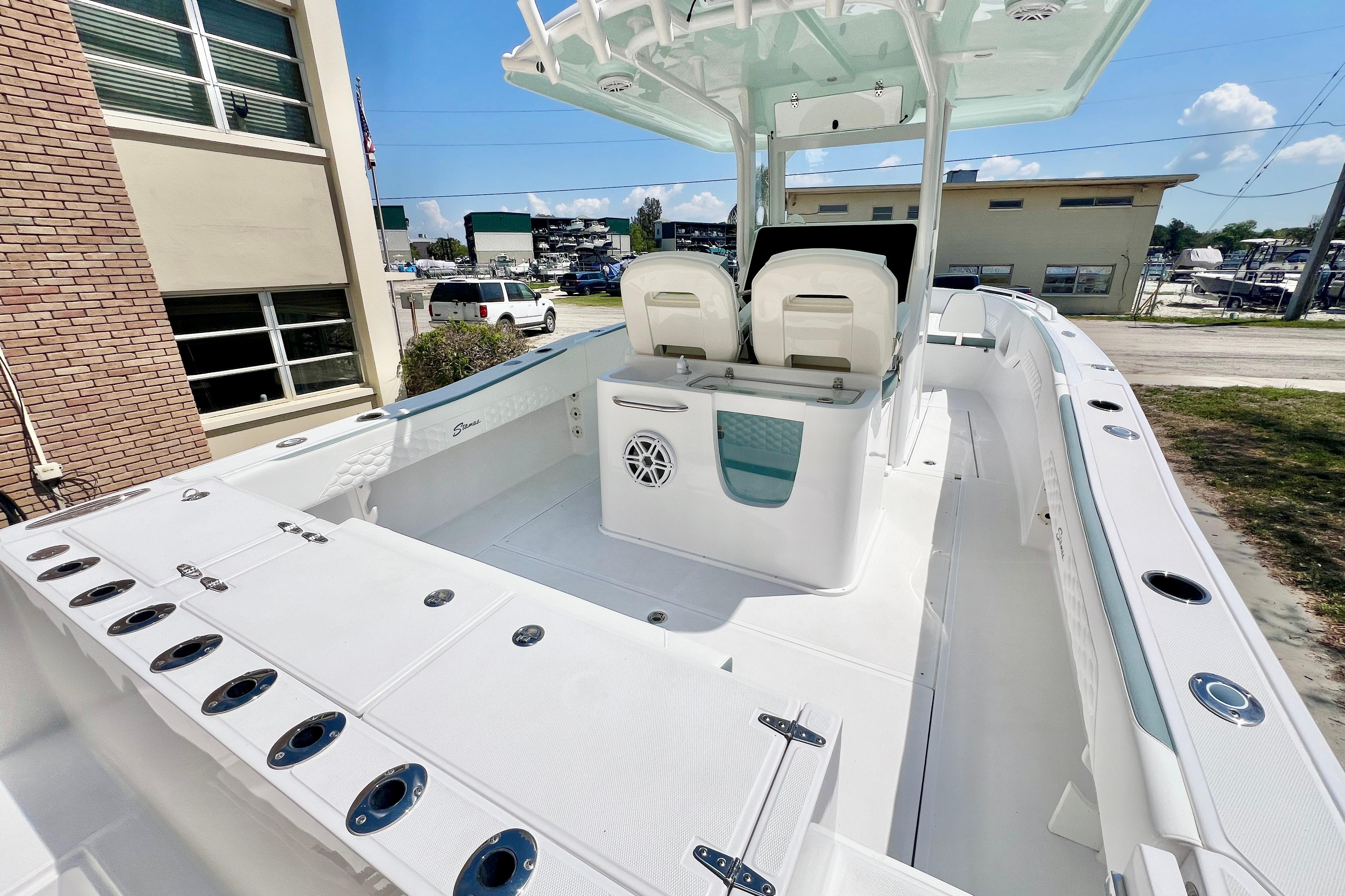2026 Stamas 31T Aventura boat with spacious deck and modern seating.