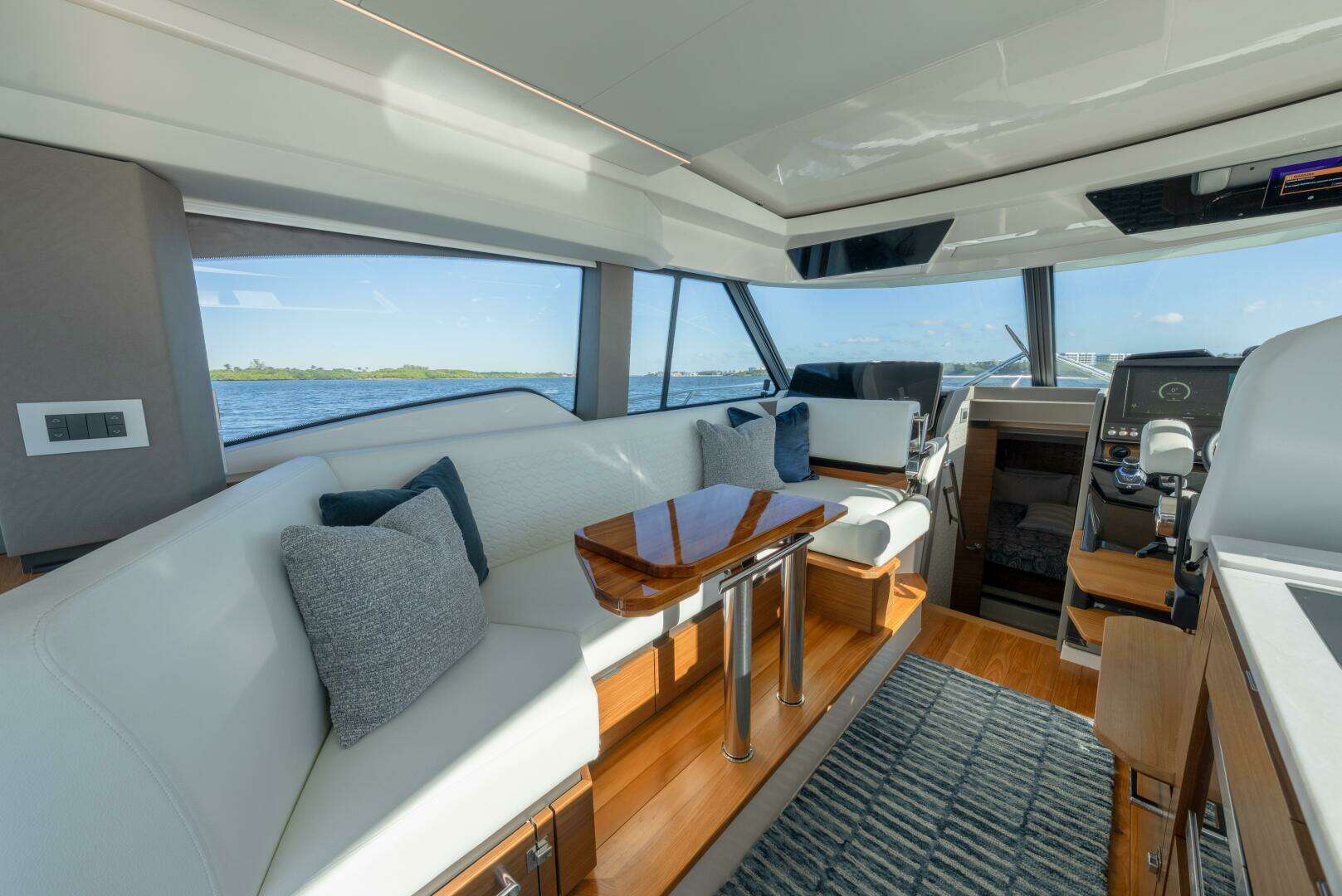 2025 Tiara Yachts 43 LE - Image 18