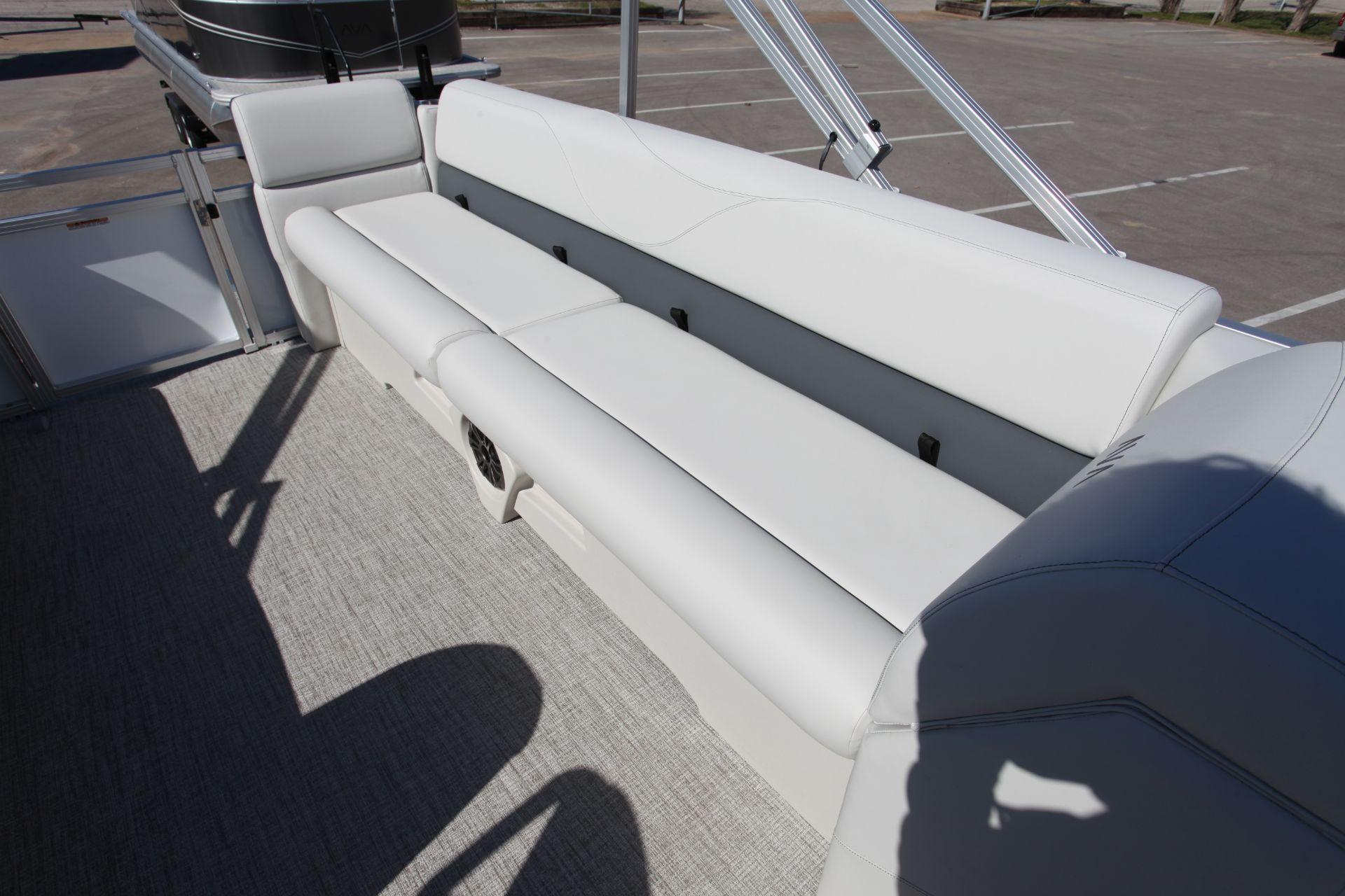 2025 Avalon 2380 QL - 13