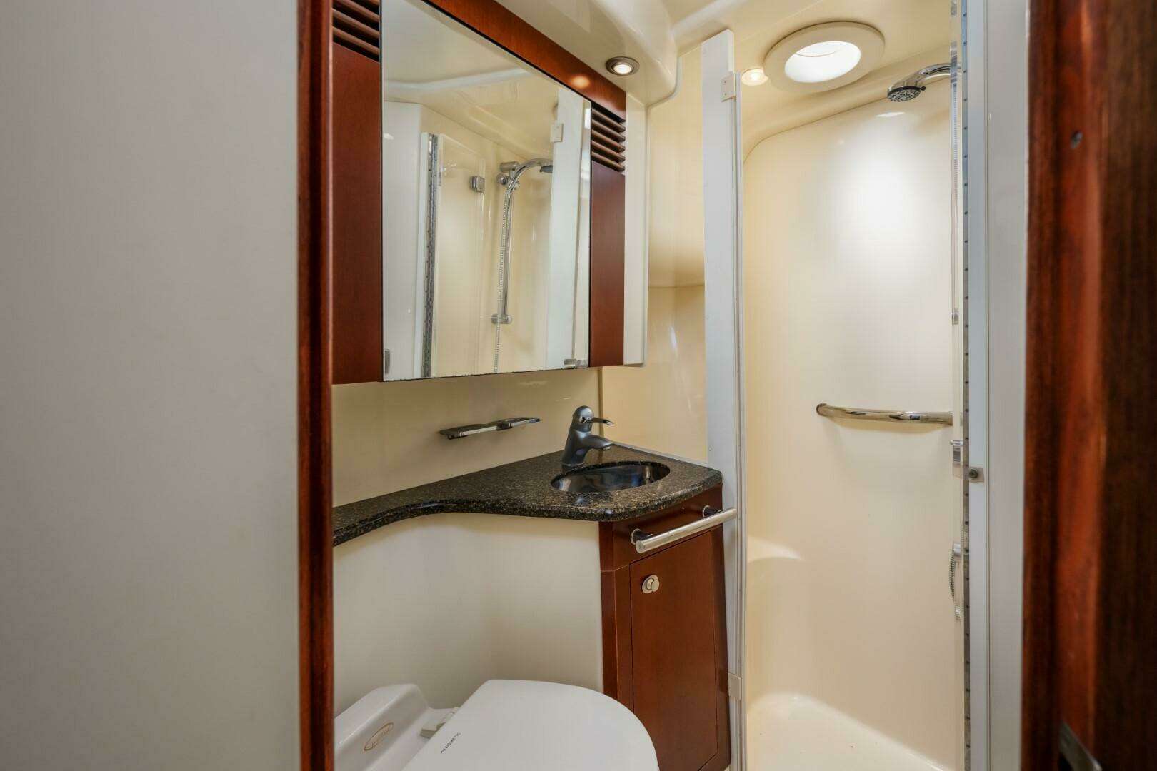 2005 Sea Ray 420 Sedan Bridge - Image 23