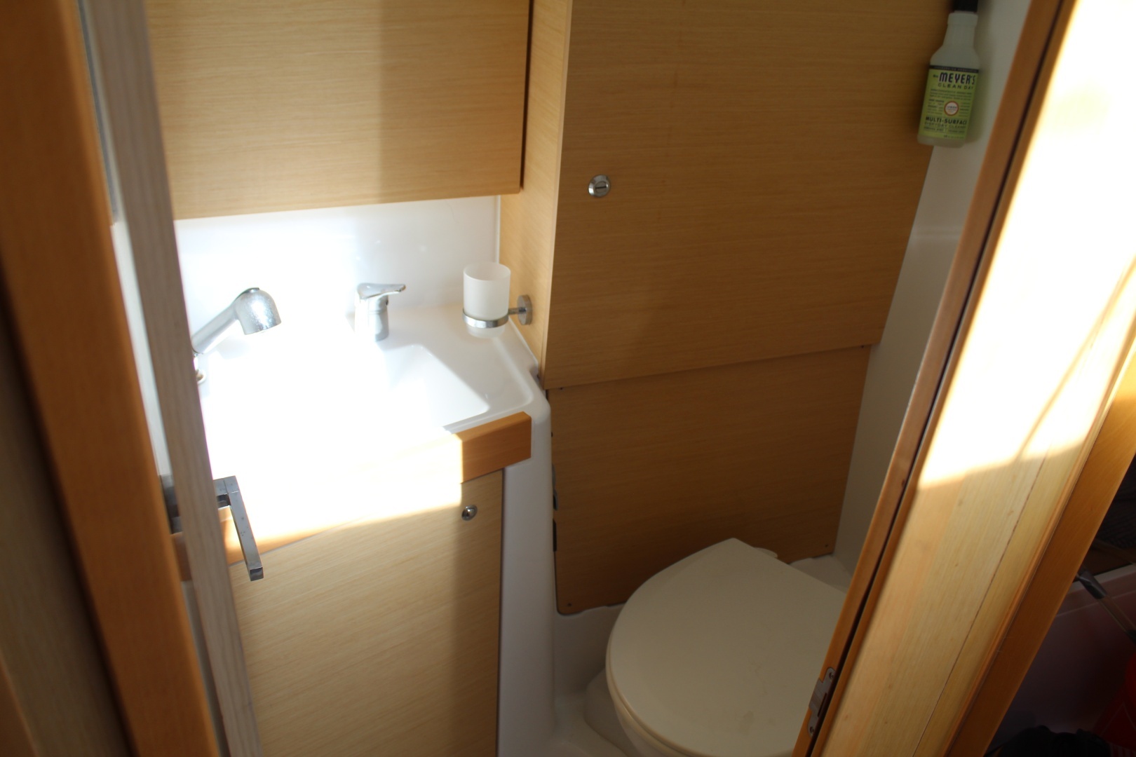 2016 Beneteau 35 Oceanis - Image 33