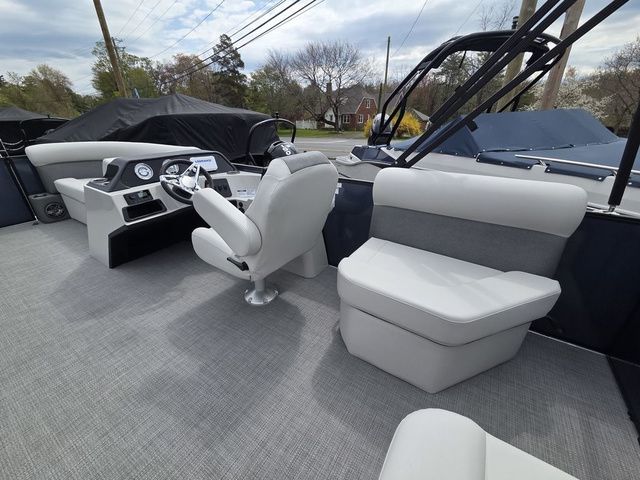 2026 Crest Conquest SE 220 Cruise Tri-Toon W/150Hp And Traile - 18