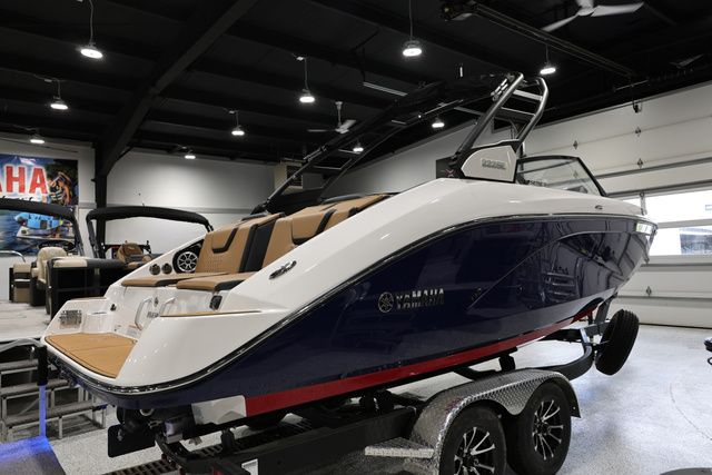 2026 Yamaha Boats 222 SE BOTH COLORS AVAILABLE - 7