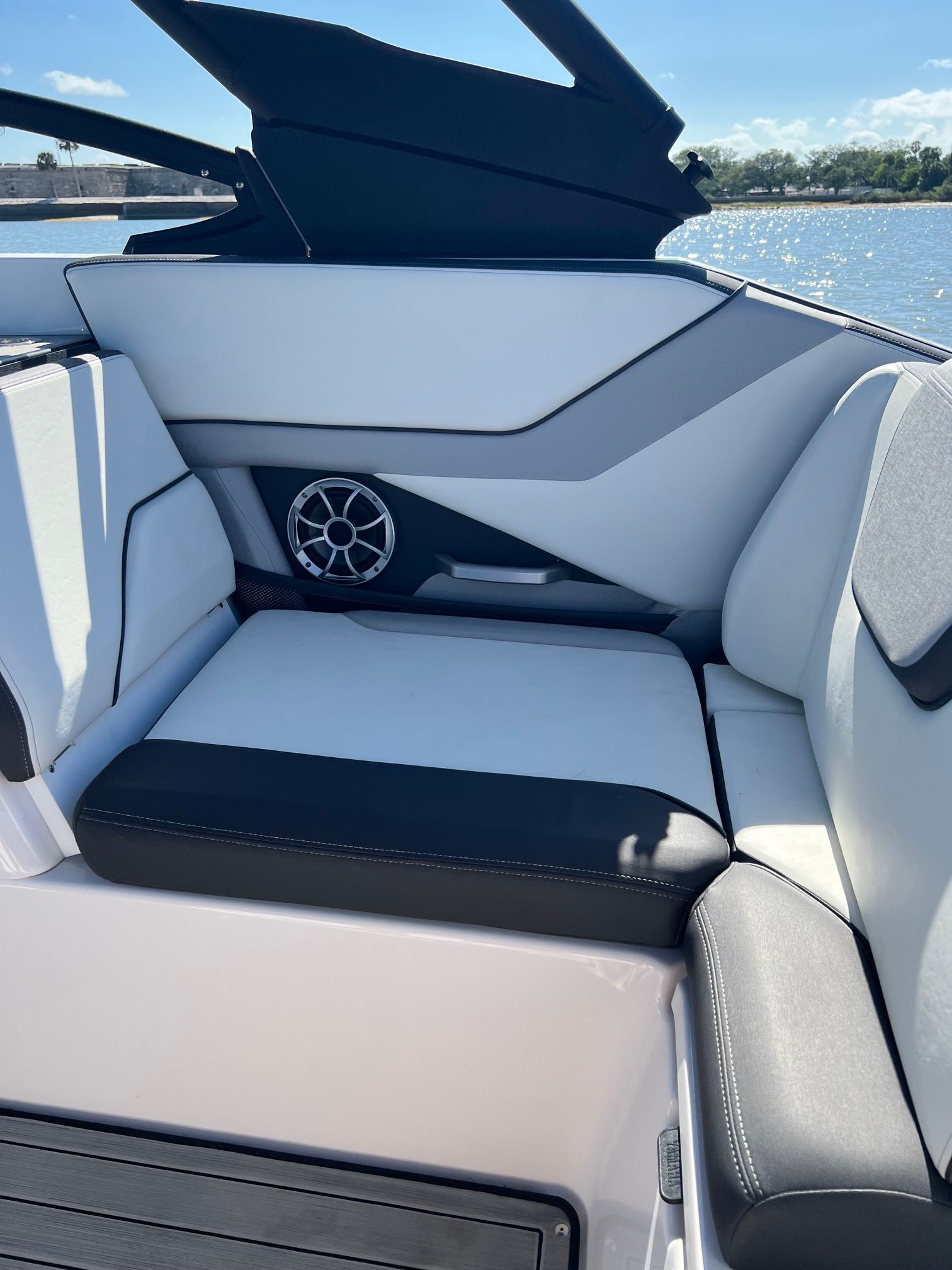 2023 Yamaha Boats 252S - 88