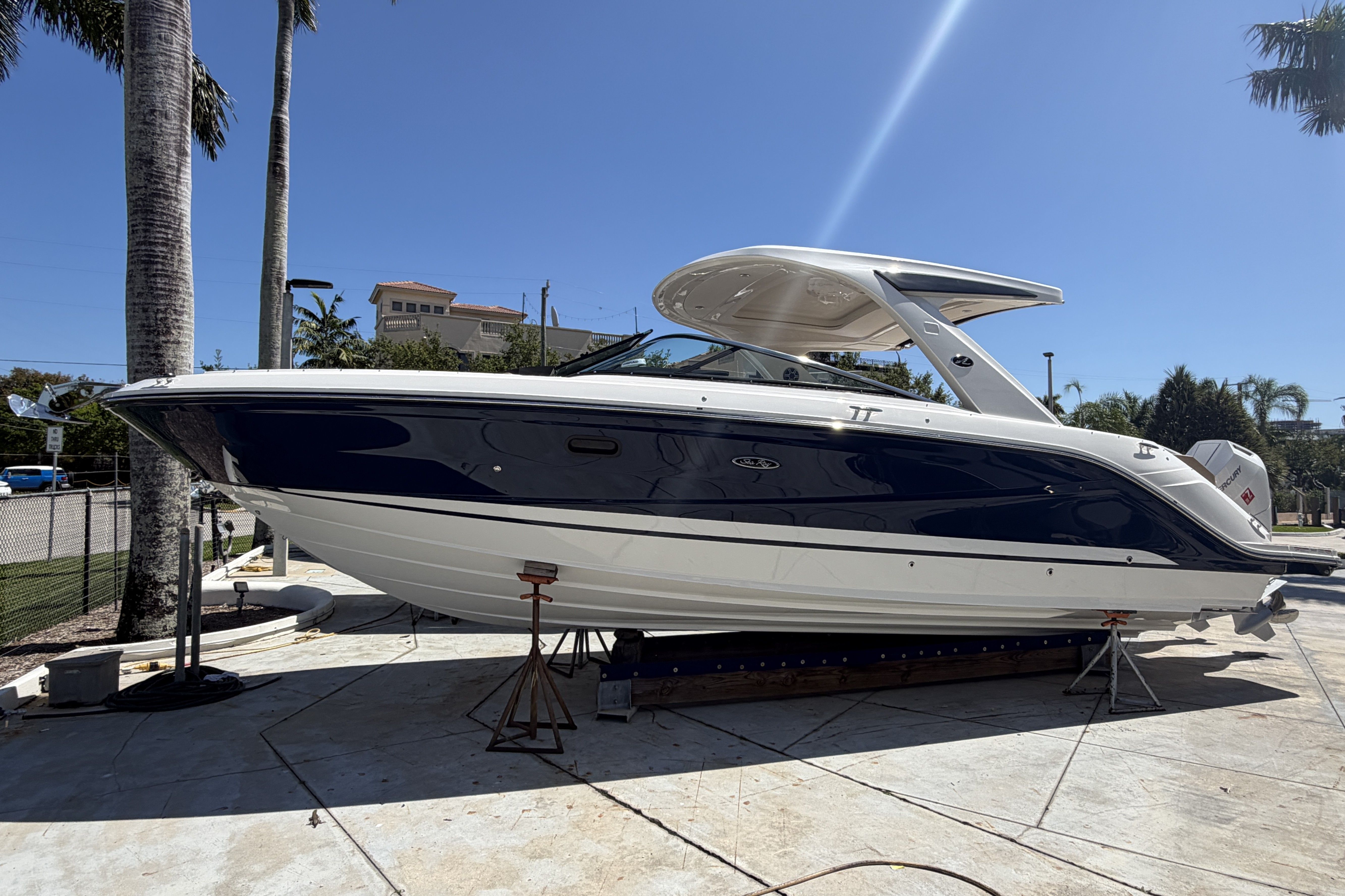 2026 Sea Ray SLX 310 Outboard
