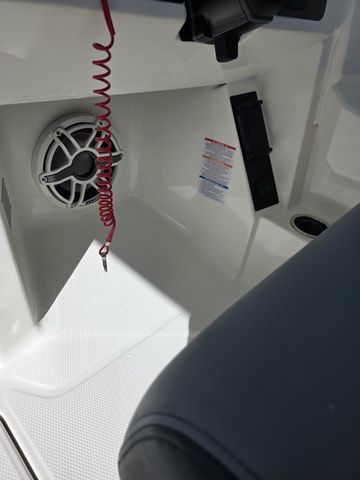2026 Robalo R277 - 25