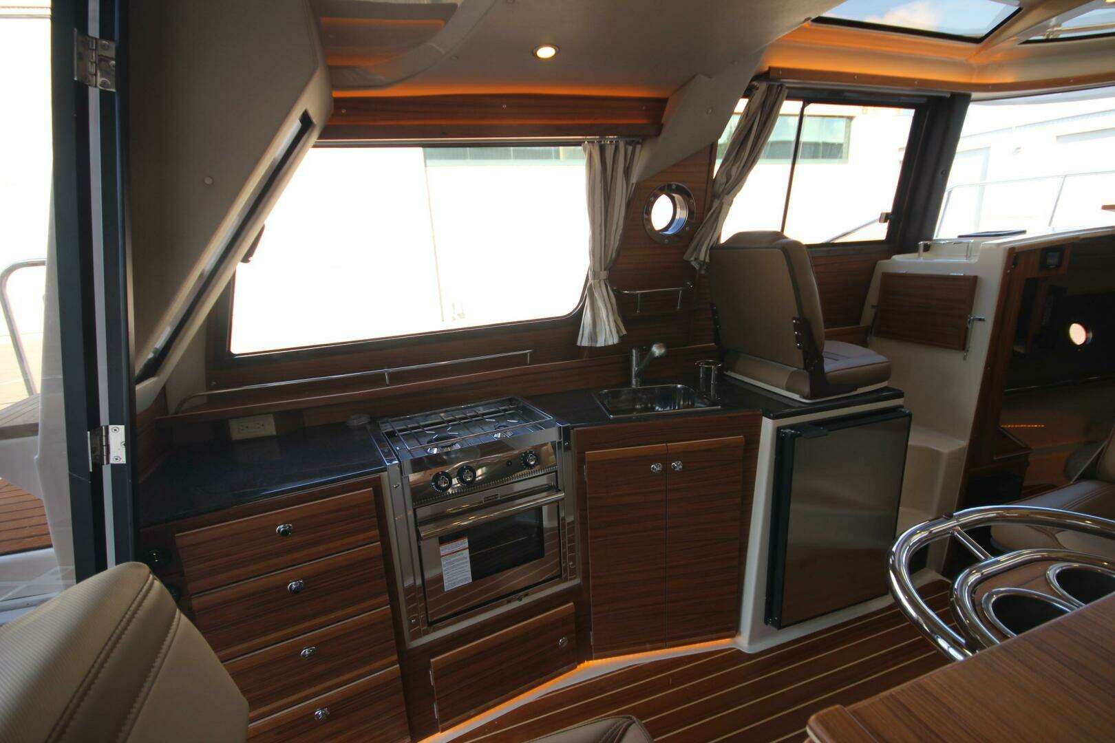 2025 Ranger Tugs R-29 Command Bridge Luxury Edition - Image 31