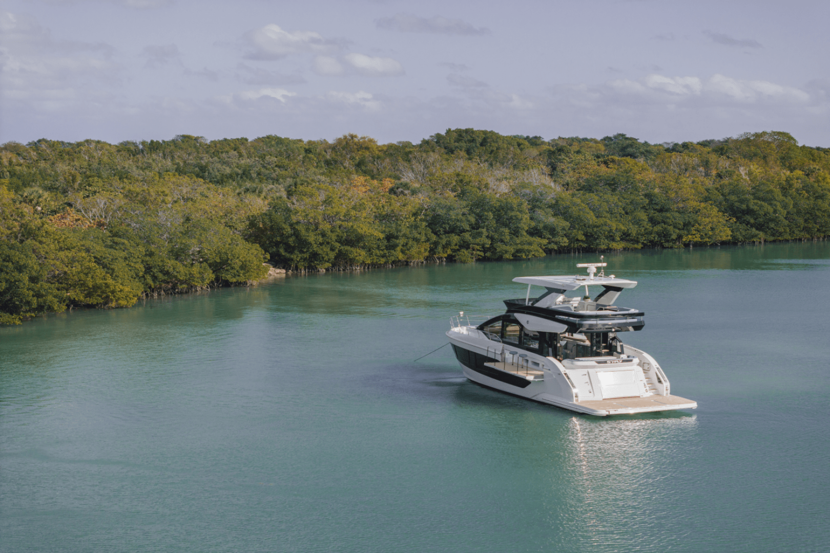 2027 Cruisers Yachts 57 FLY - Image 11