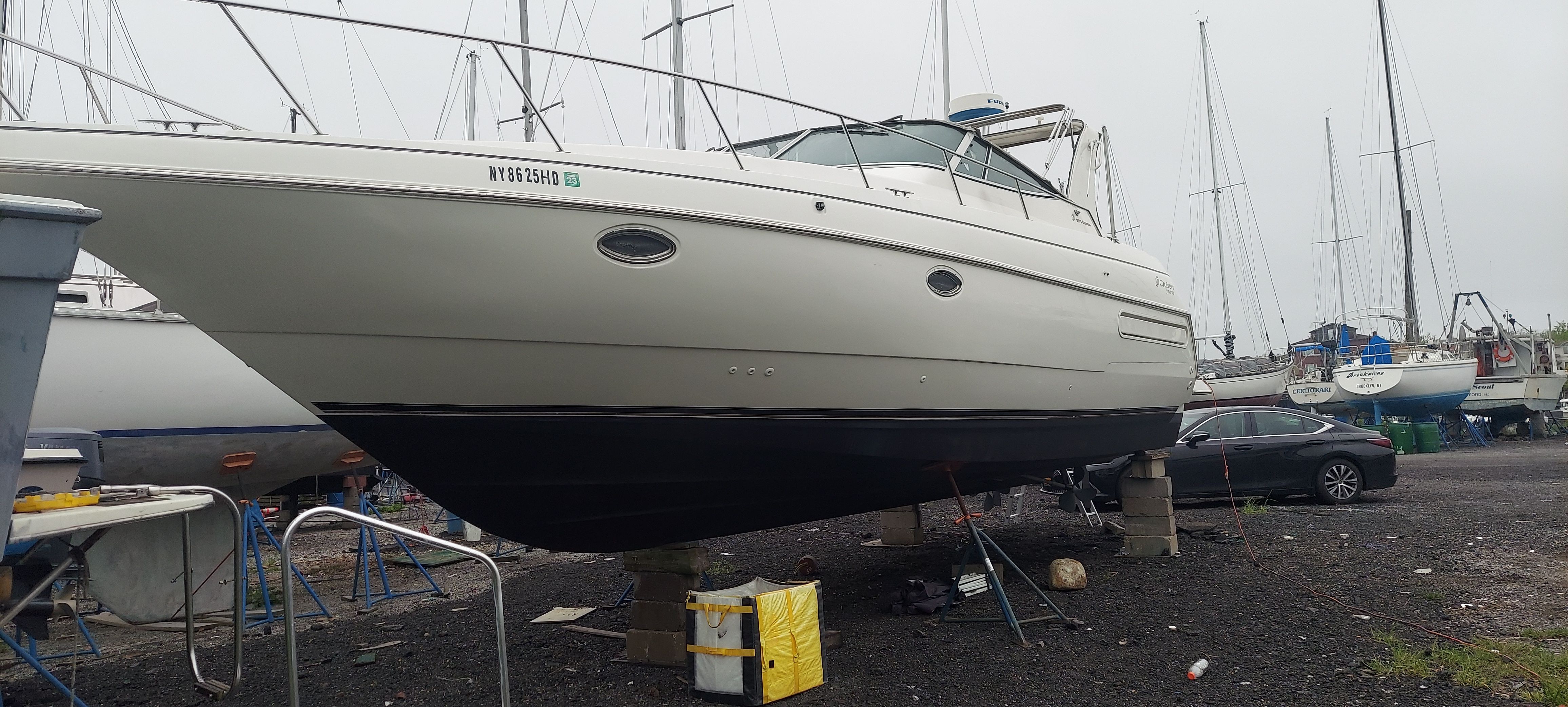 2000 Cruisers Yachts 3575 Express