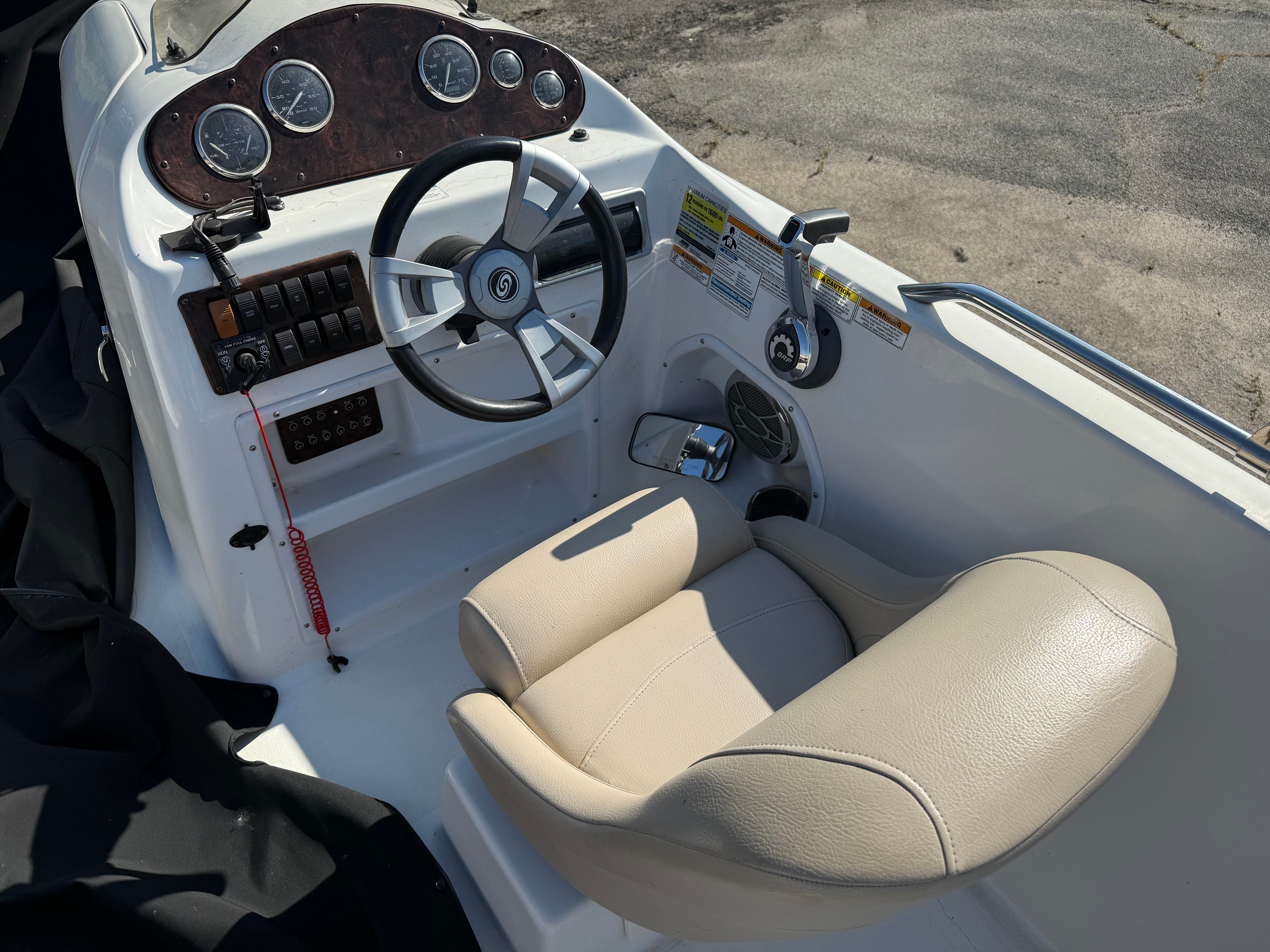 2014 Hurricane Sun deck 232 - 9