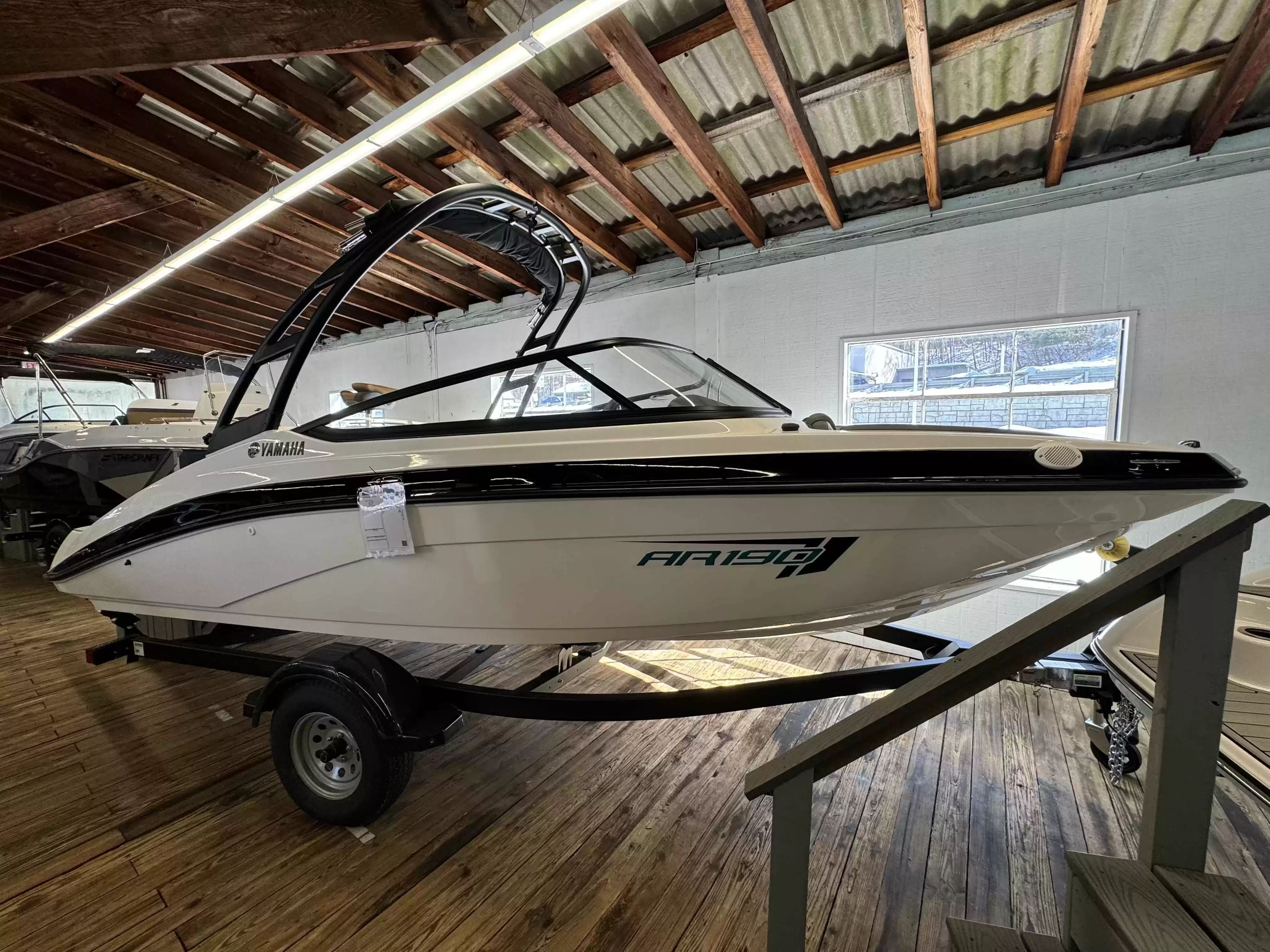 2026 Yamaha Boats AR190