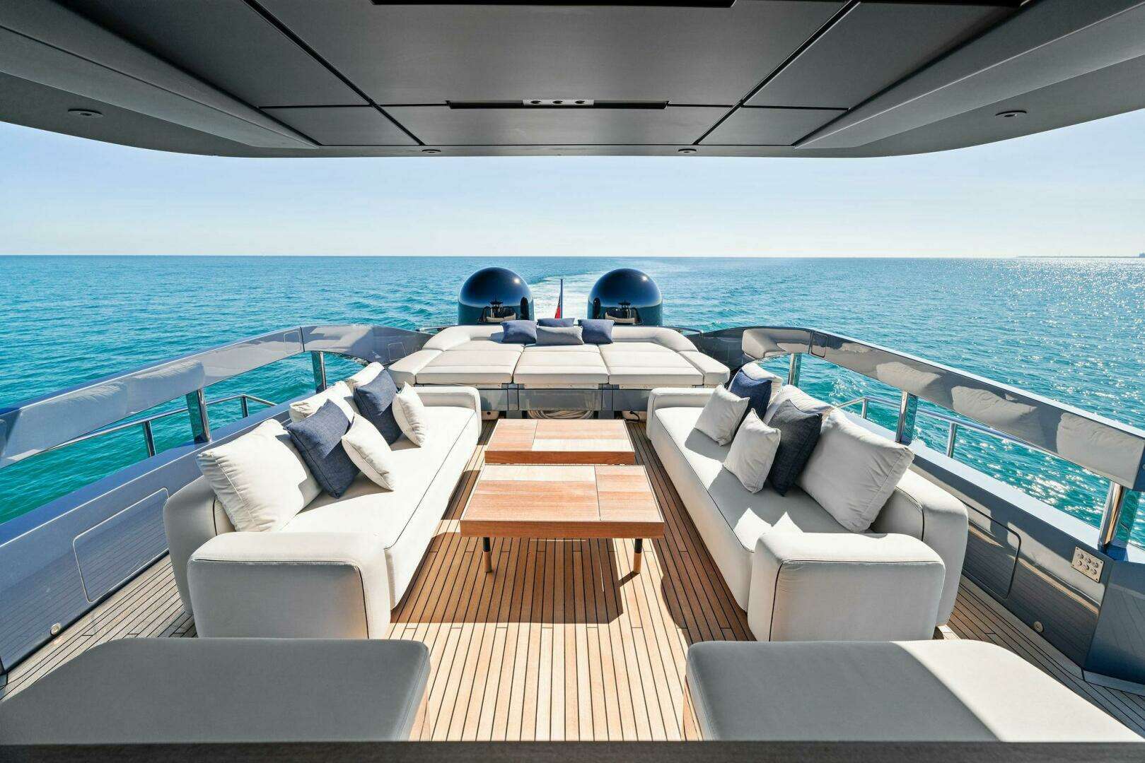 2023 Pershing GTX Motoryacht - Image 25