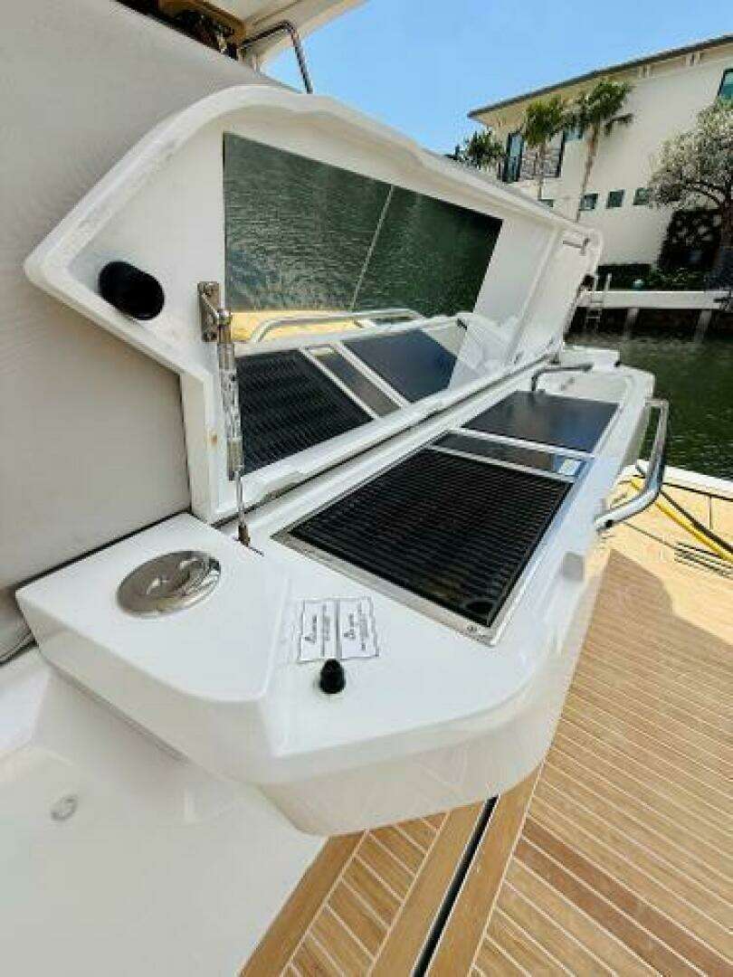 2019 Sealine F430 - Image 9