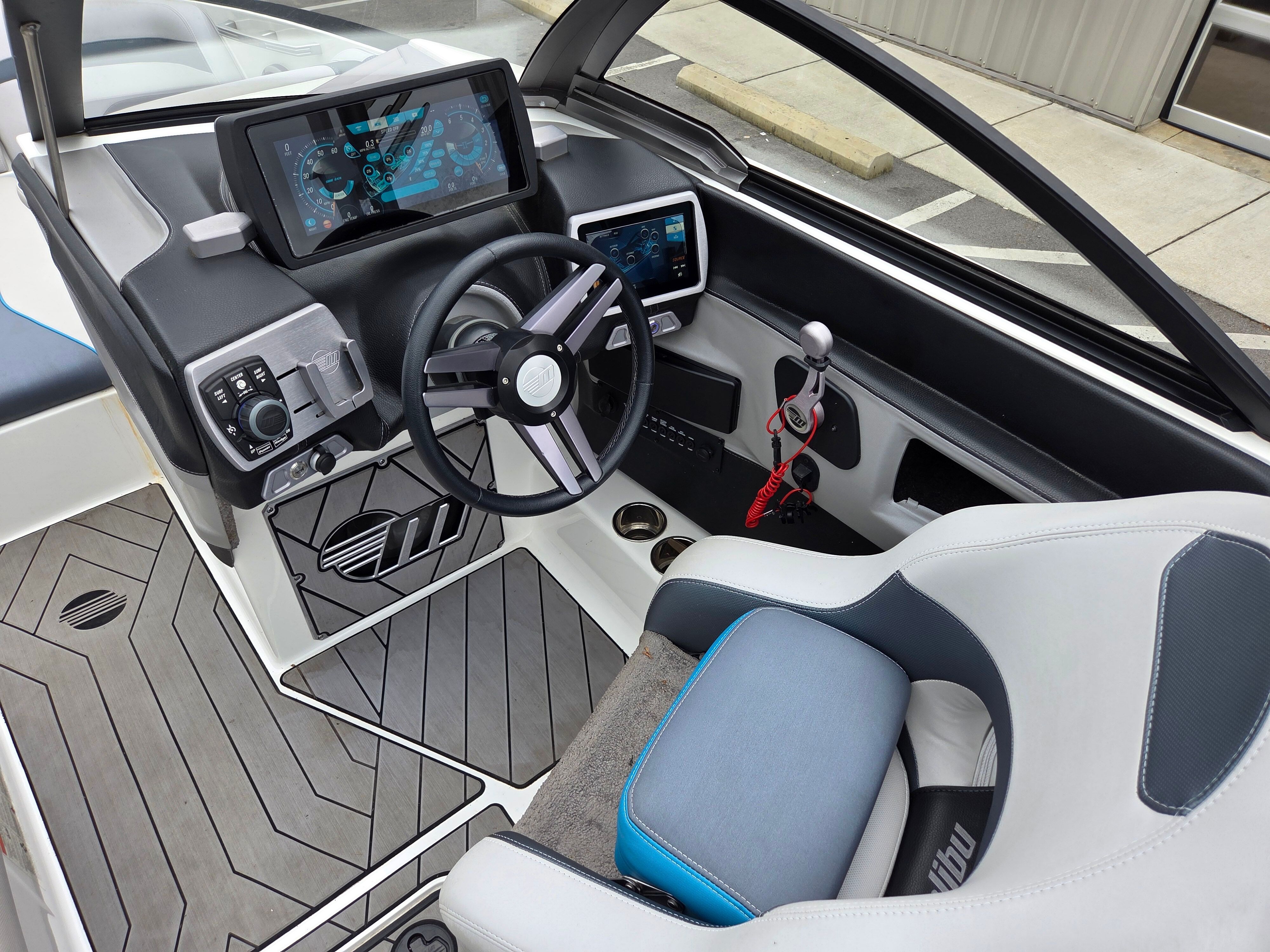 2018 MALIBU 22 MXZ - Image 8