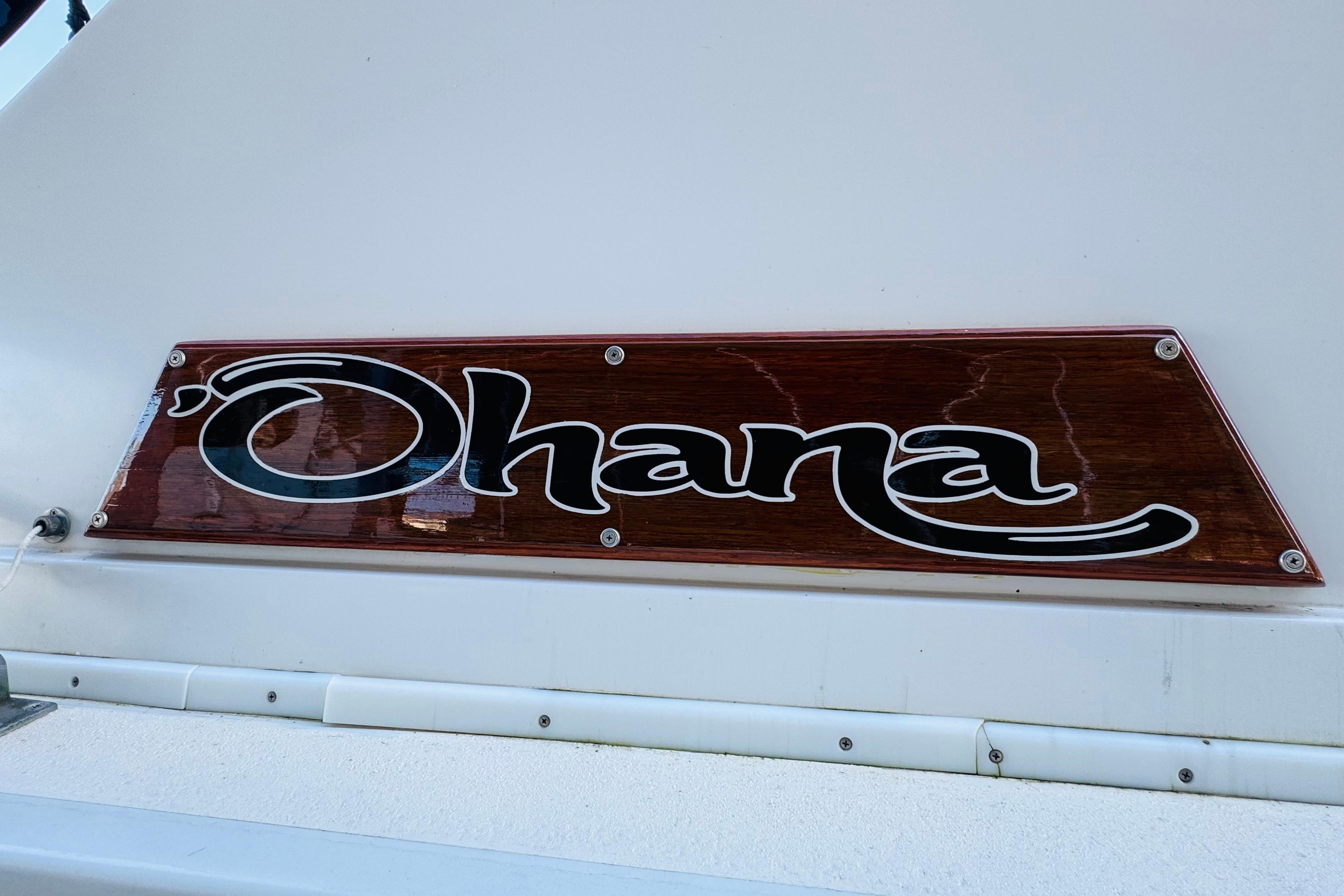 1978 Californian 42 LRC boat with "Ohana" nameplate on wooden plaque.
