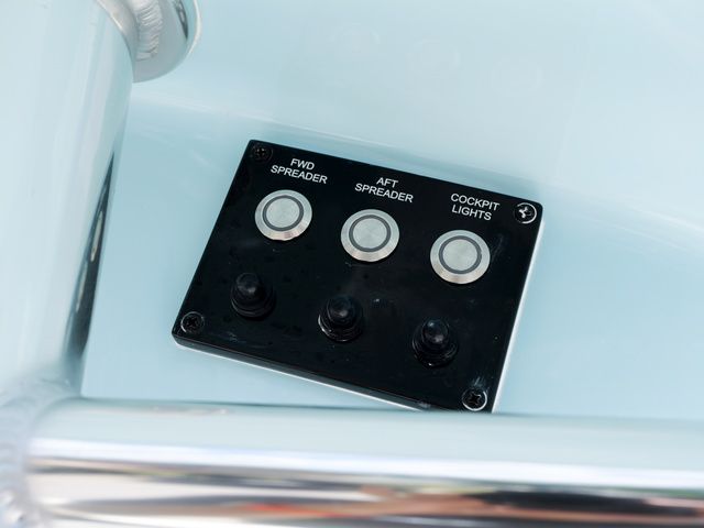 2027 Bulls Bay 230 Center Console - 13
