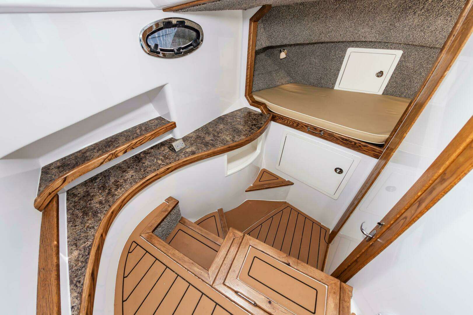 2024 Custom Chesapeake Bay Built Custom 33' - Image 41