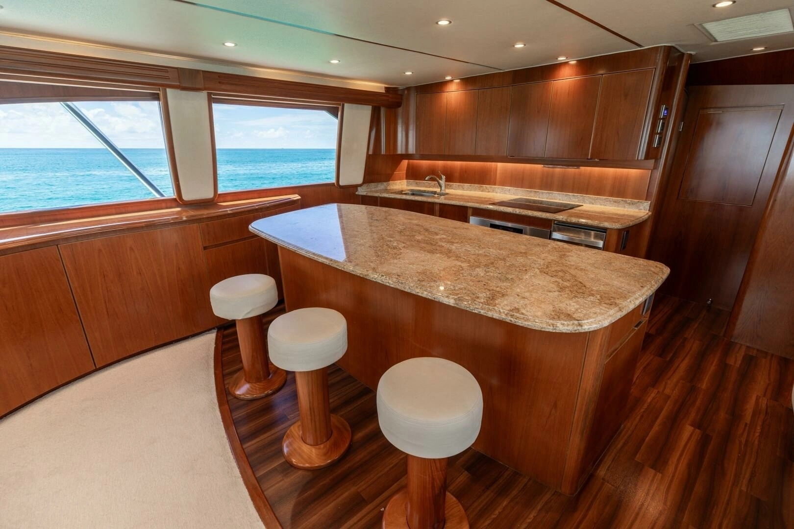 2015 Viking 70 Convertible - Image 8