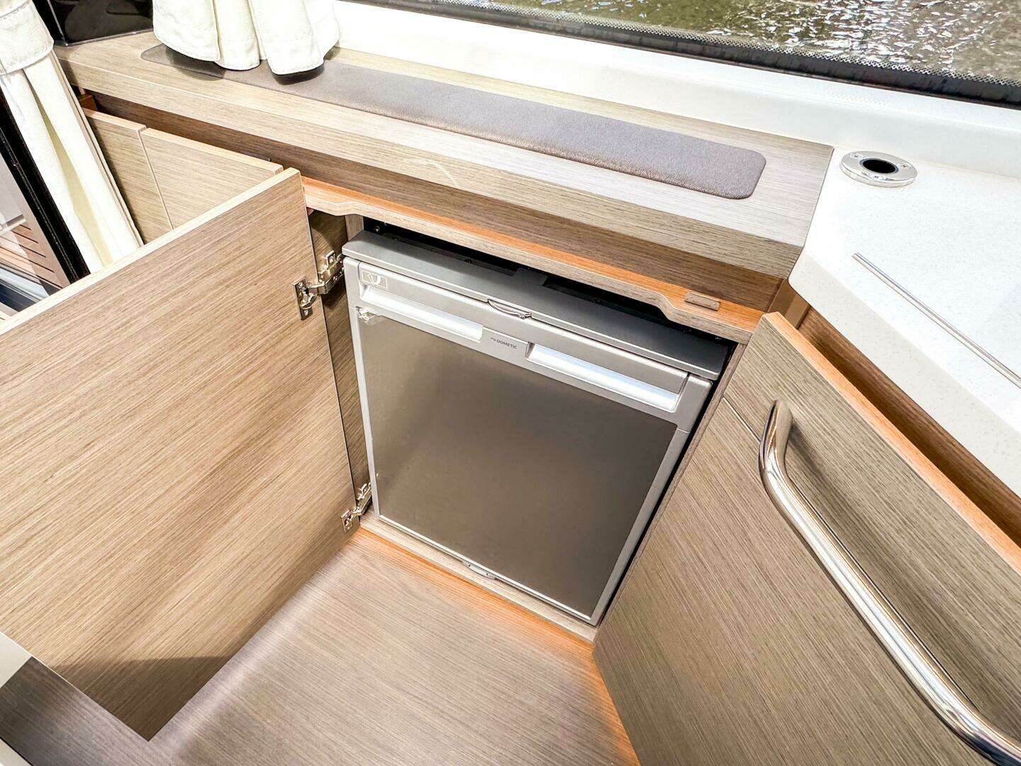 2025 Wellcraft 38 Explorer - Image 25