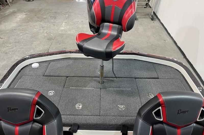 2022 Ranger Z520R boat interior with red and black seats on a gray deck.
