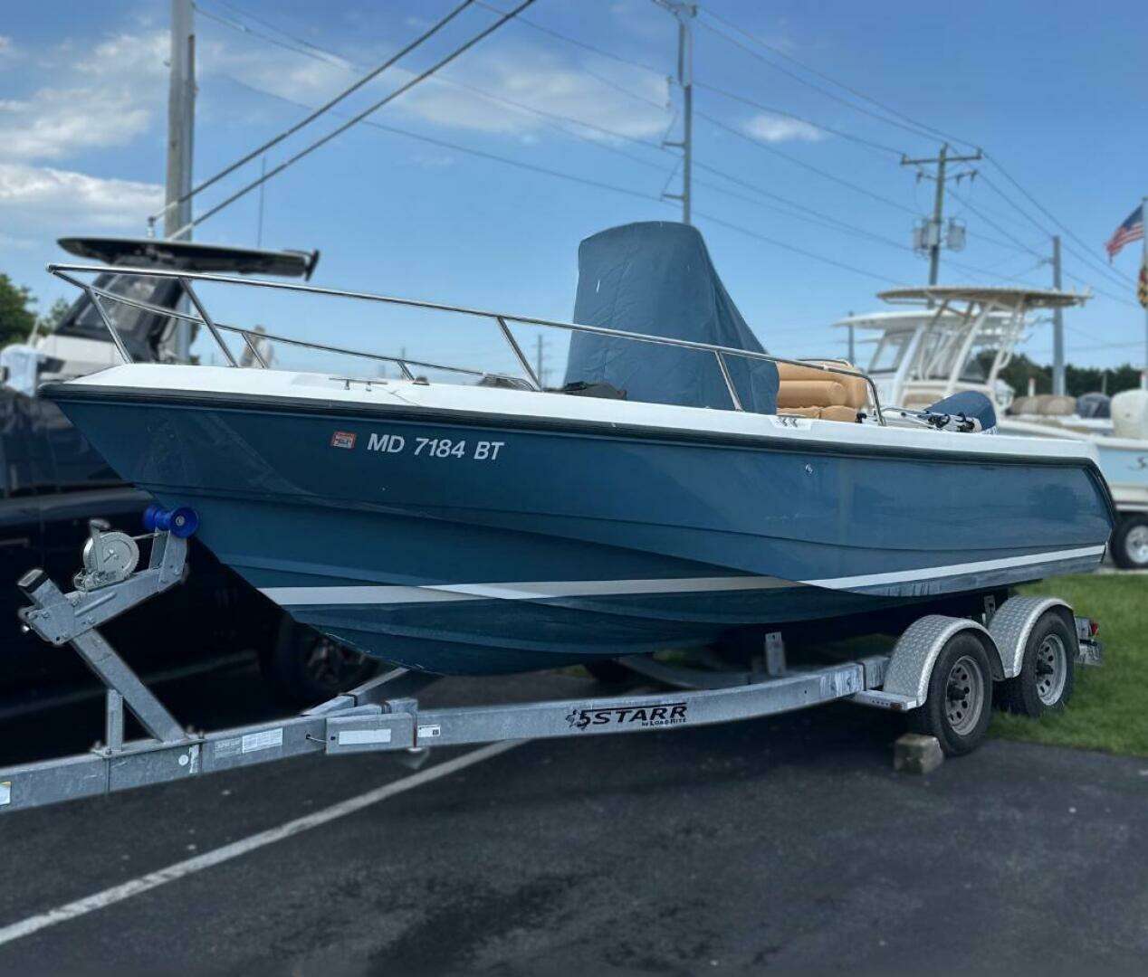 2004 Boston Whaler 210 Outrage - Image 2