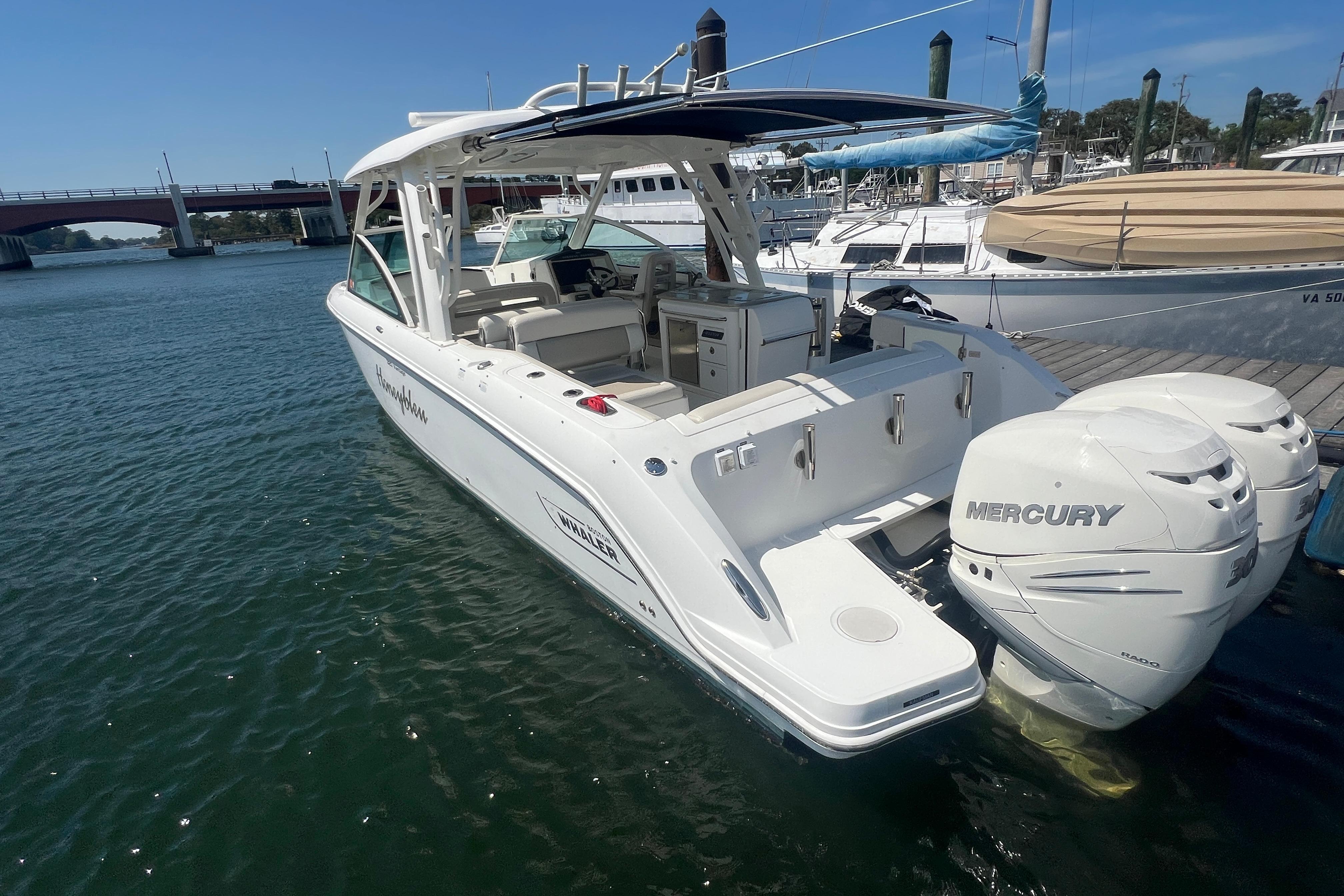2015 Boston Whaler 320 Vantage
