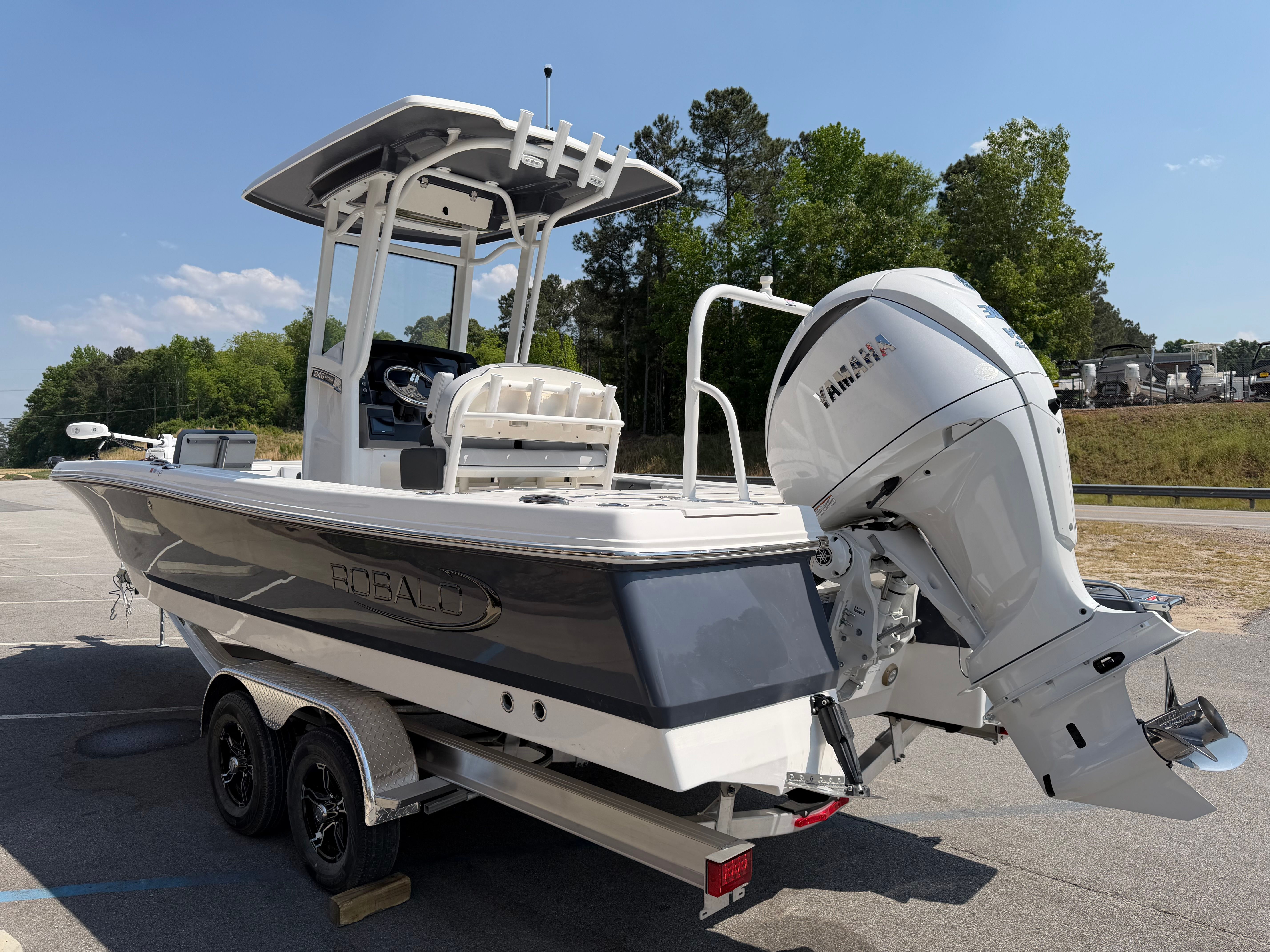 2026 ROBALO 246 CAYMAN - Image 4