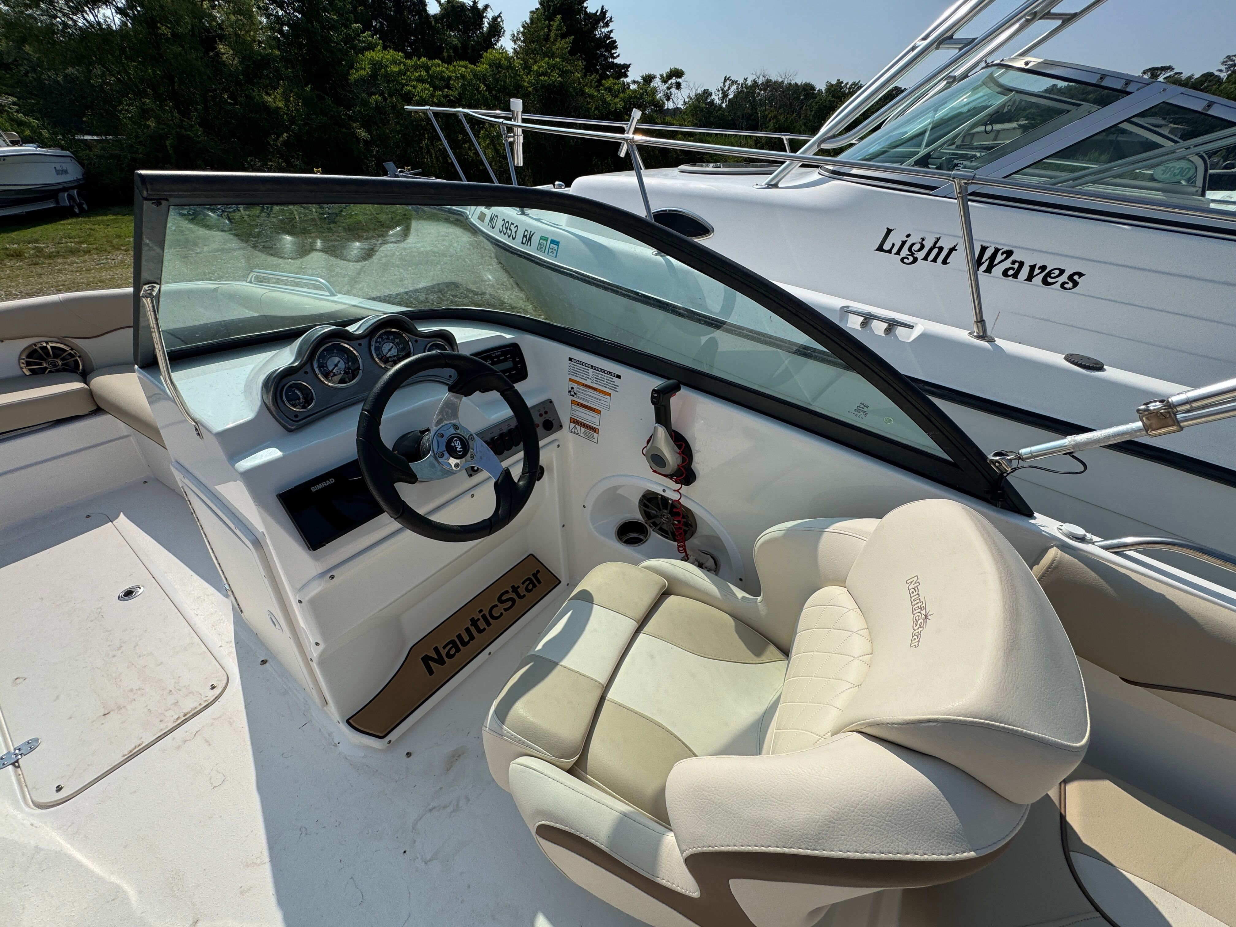 2022 NAUTICSTAR 203 DC - Image 8