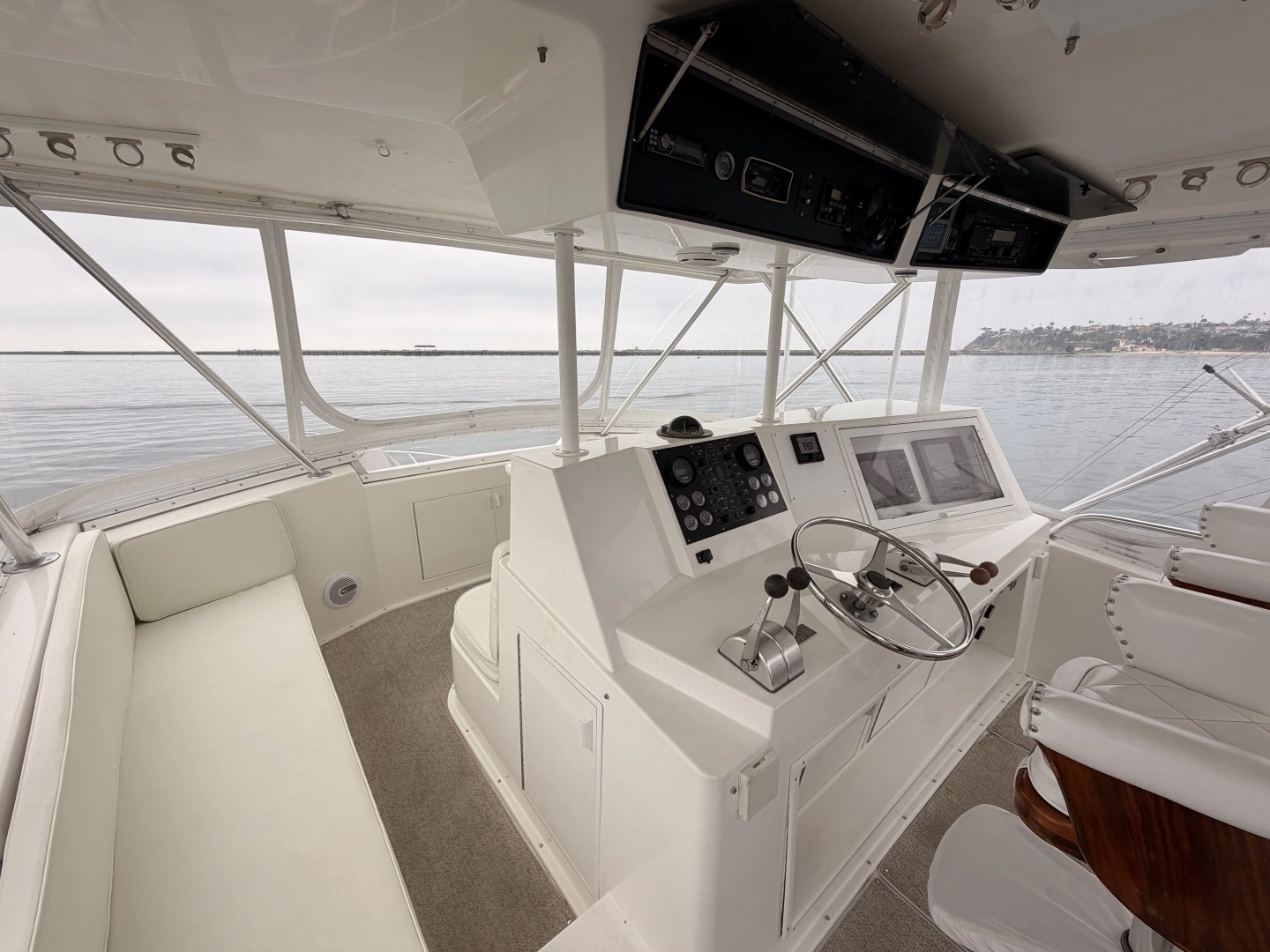 1994 Viking 50 Convertible - Image 23