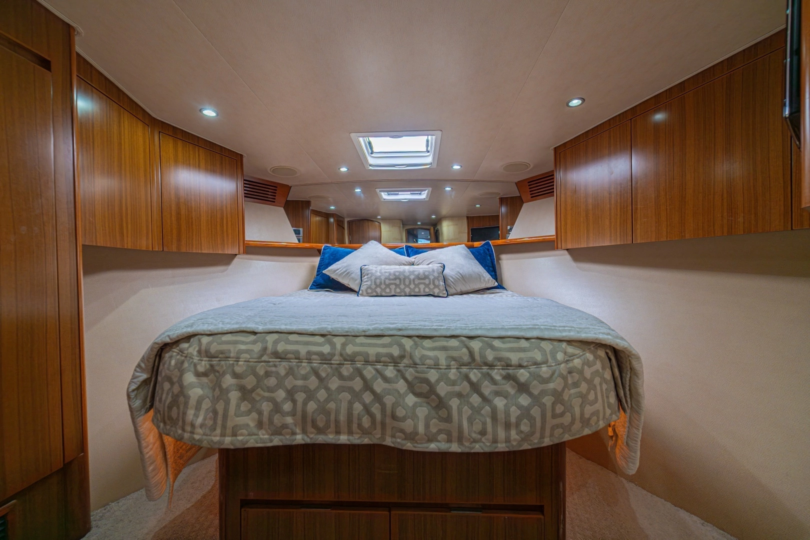 2012 Viking 60 Convertible - Image 39