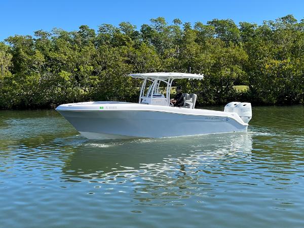2022 Aquasport 2500 Center Console