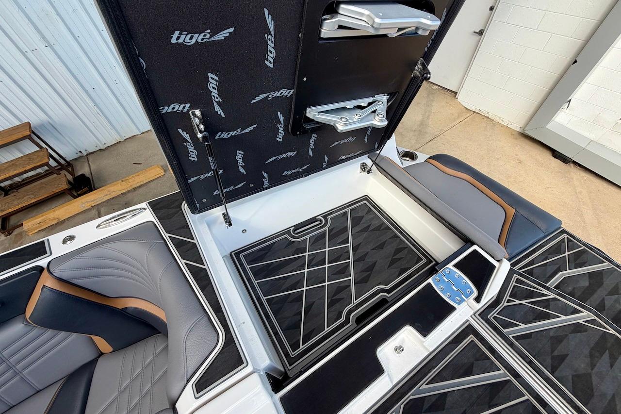 2025 Tigé Ultré 25ZX boat interior with open storage compartment and stylish seating.