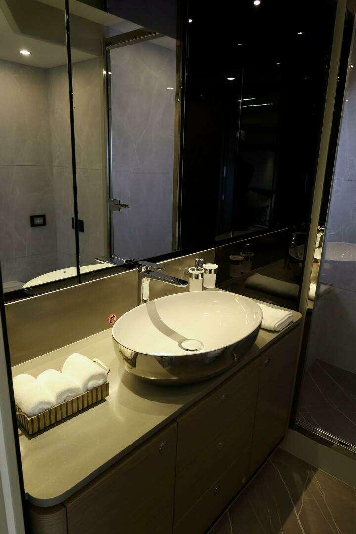 2026 Absolute 58 Navetta - Image 32