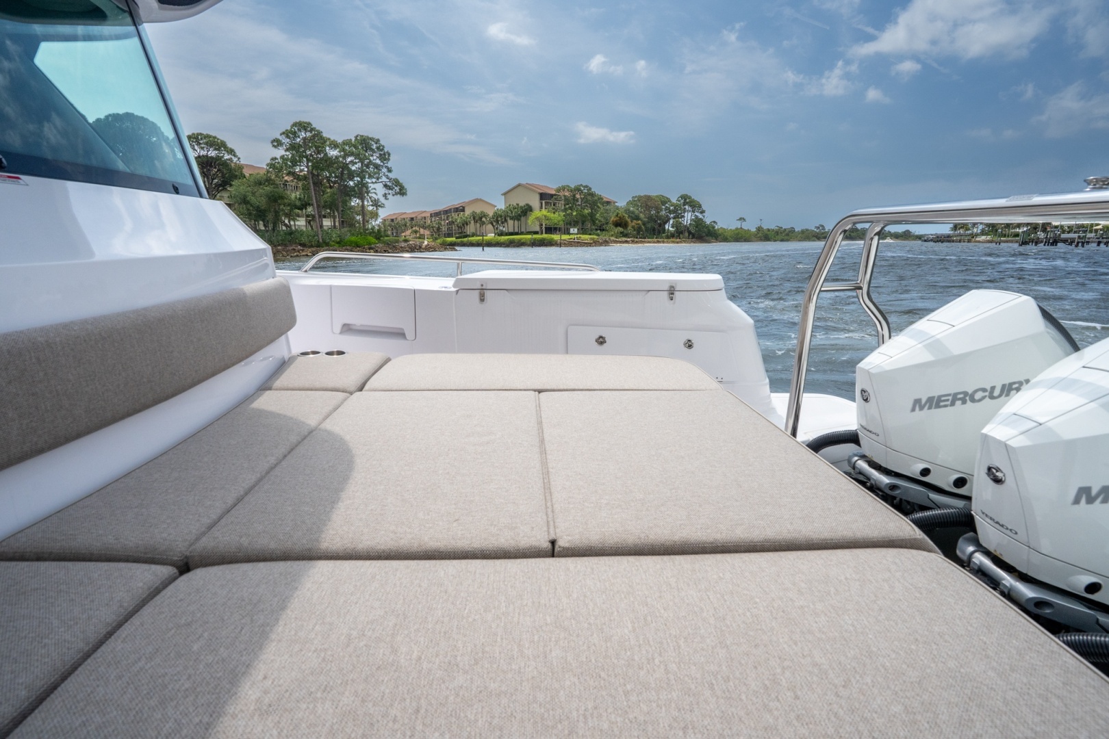 2024 Axopar 45 XC Cross Cabin - Image 14