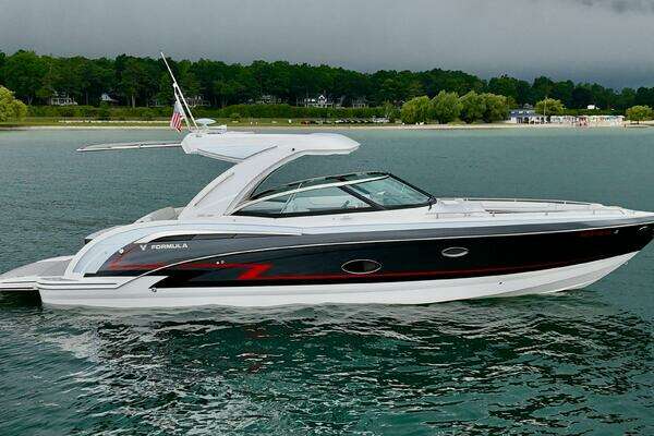 2024 Formula 350 Crossover Bowrider