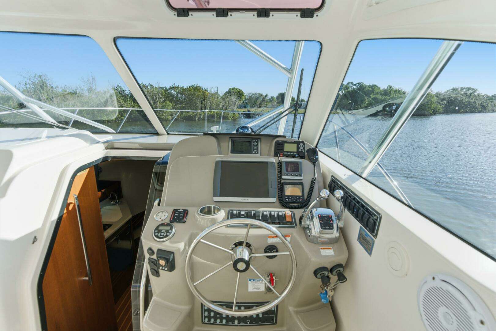2011 Tiara Yachts 3100 Open - Image 21