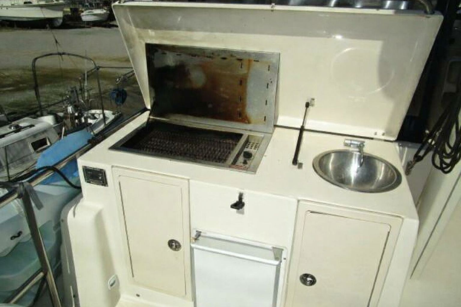 2005 Mainship 400 Trawler - 25