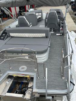 2023 Bennington 24 LX Swingback - 3