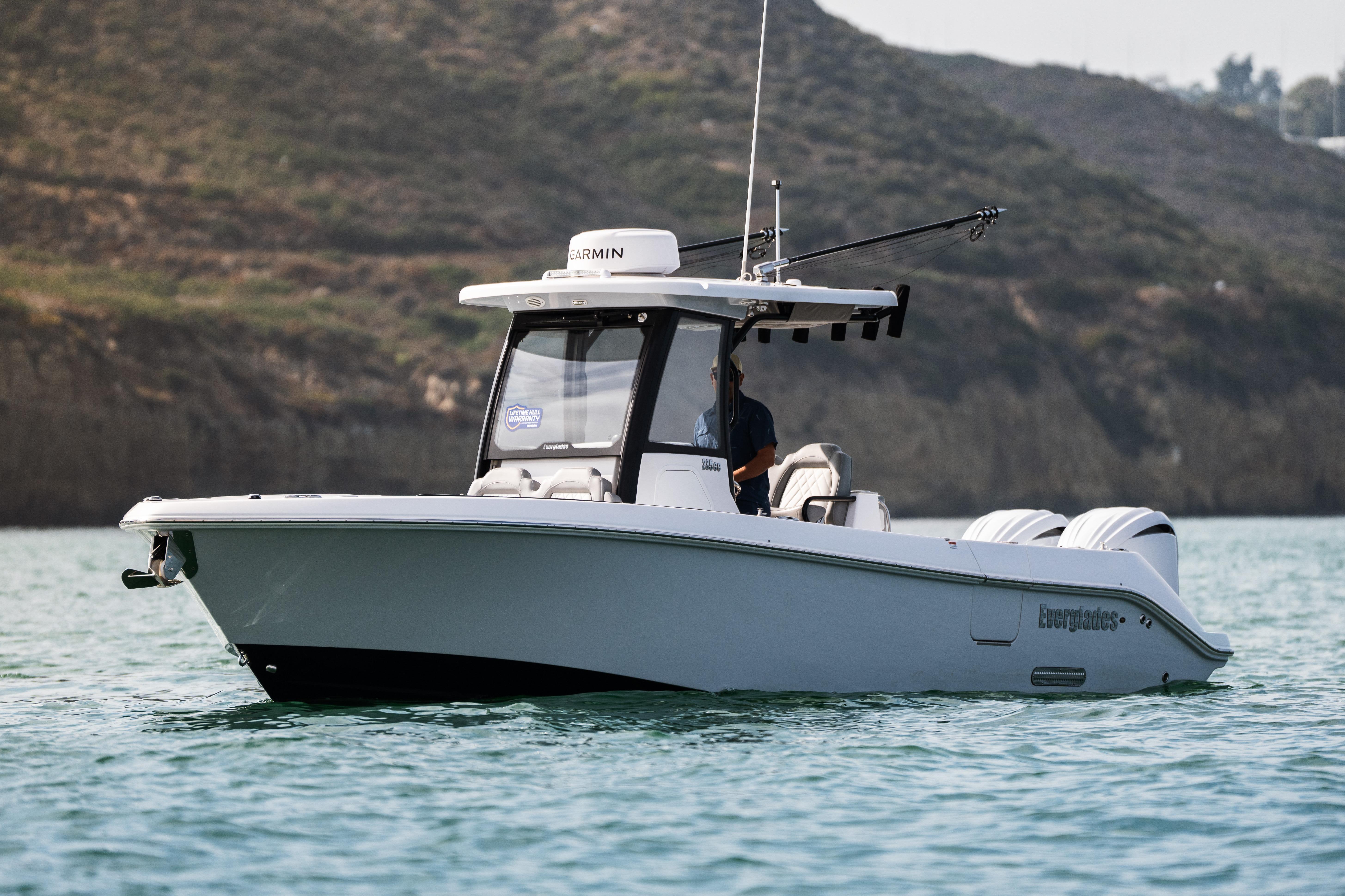 2025 Everglades 285 Center Console