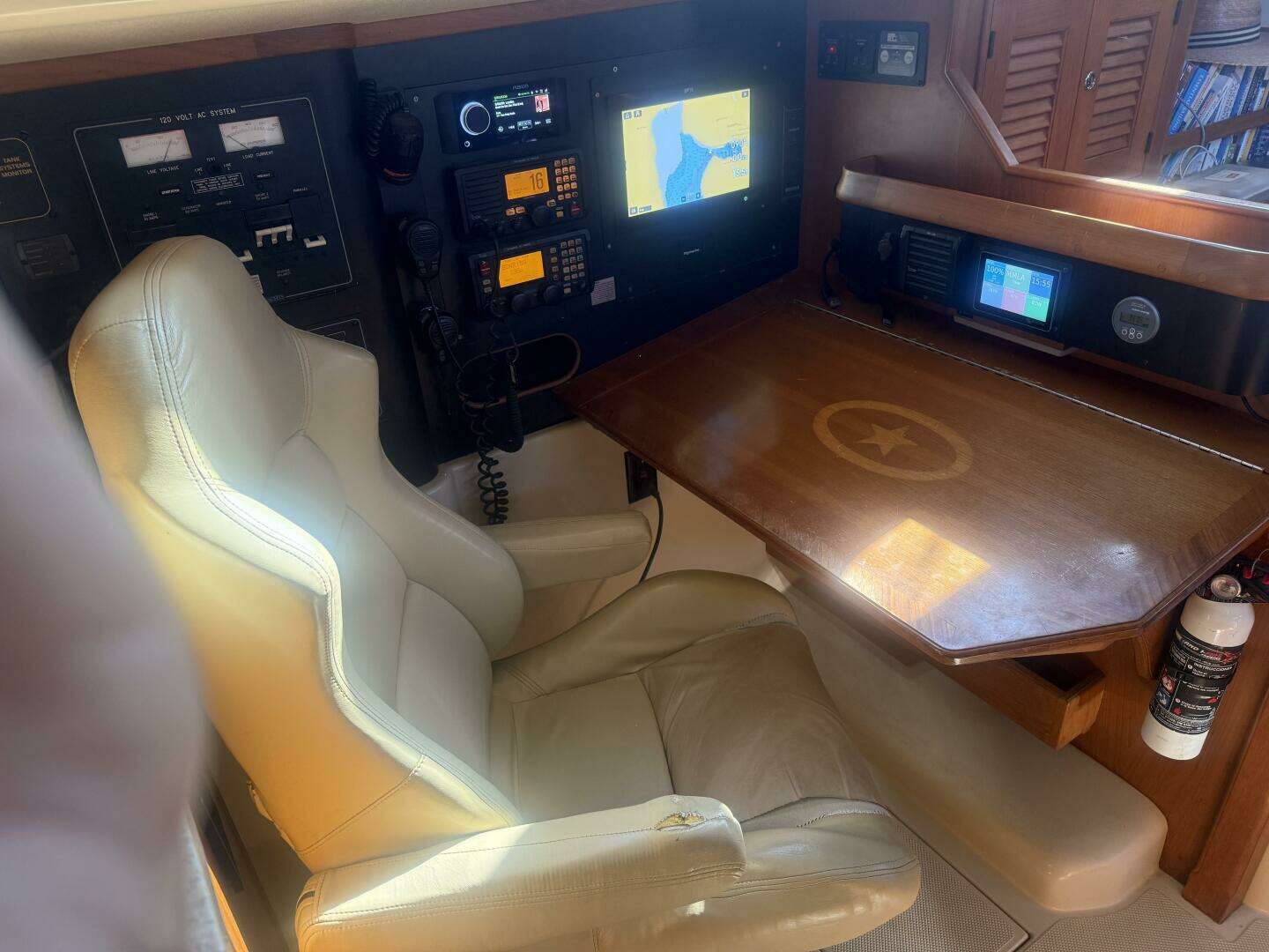 2005 Island Packet 445 - Image 18