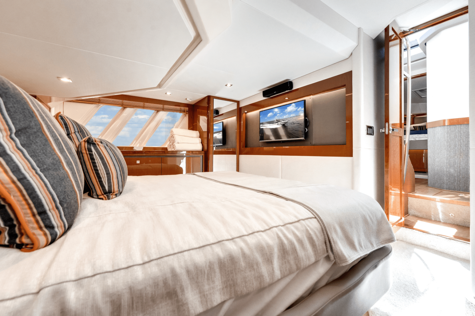 2017 Sea Ray 510 FLYBRIDGE - Image 20