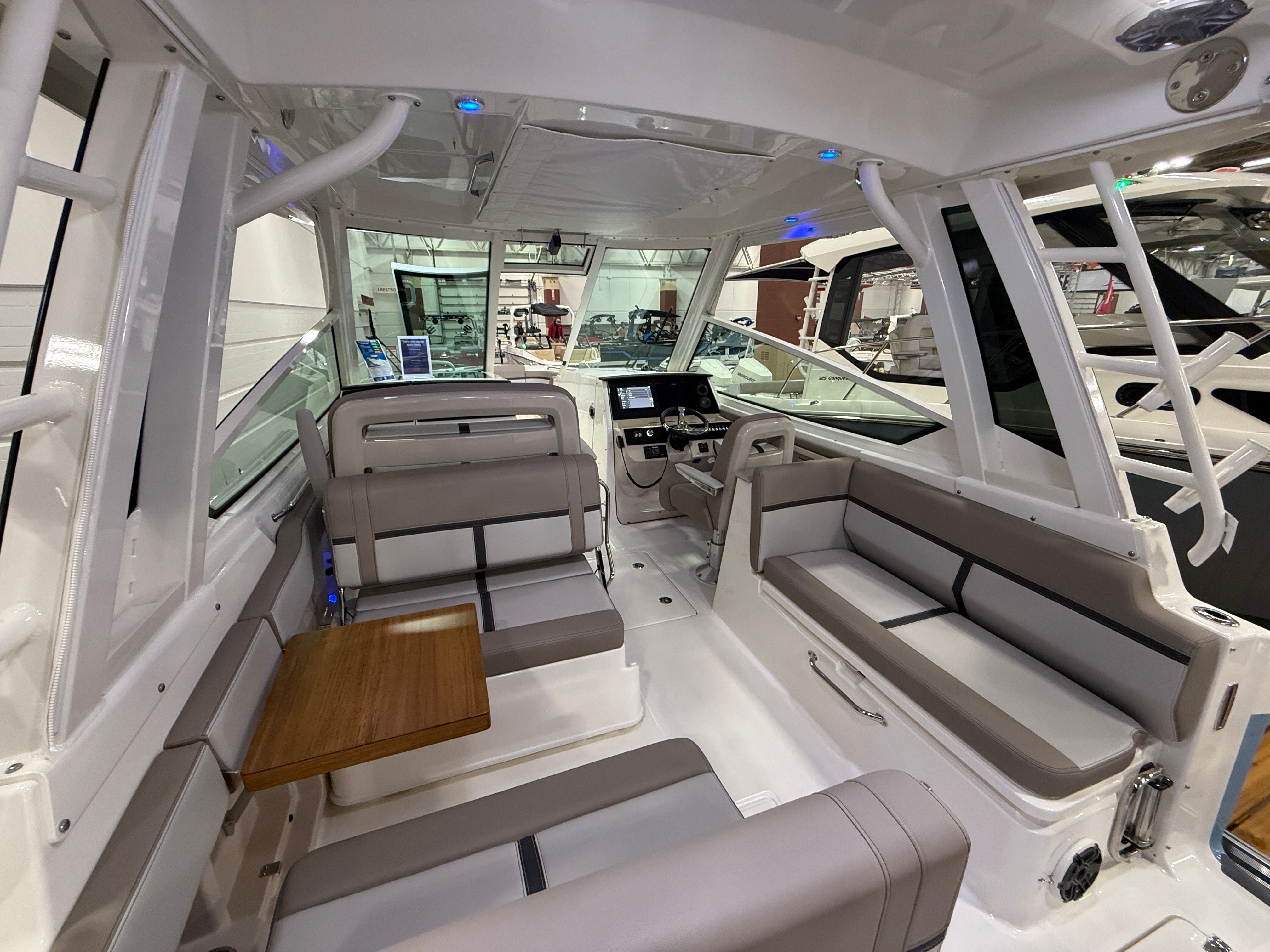 2026 Boston Whaler 330 Vantage - 5