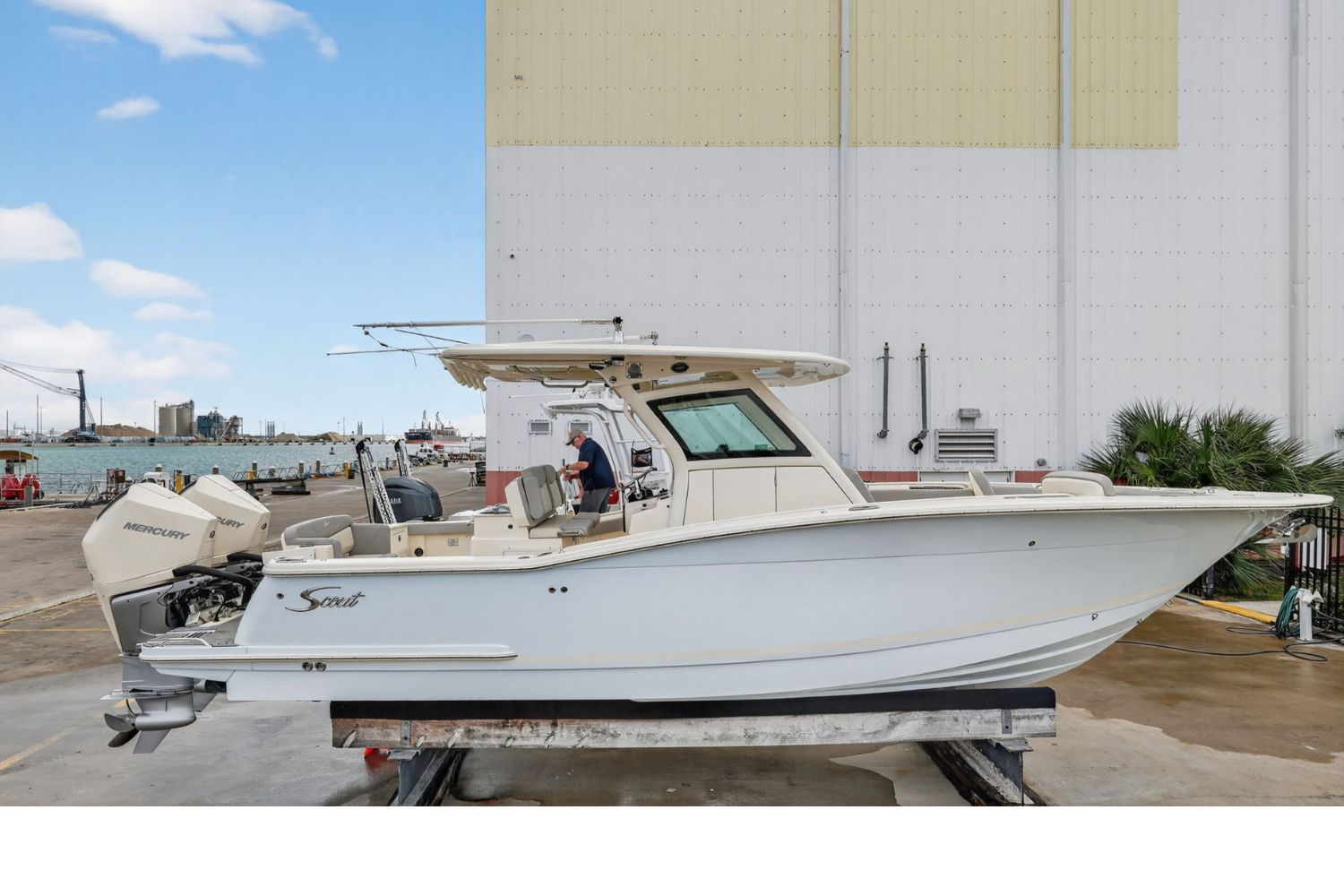 2023 Scout 305 LXF